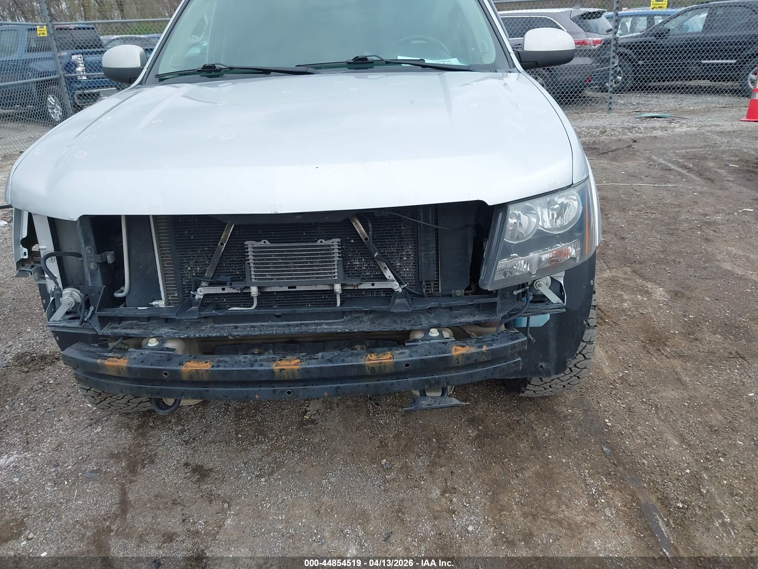 CHEVROLET SUBURBAN image 6