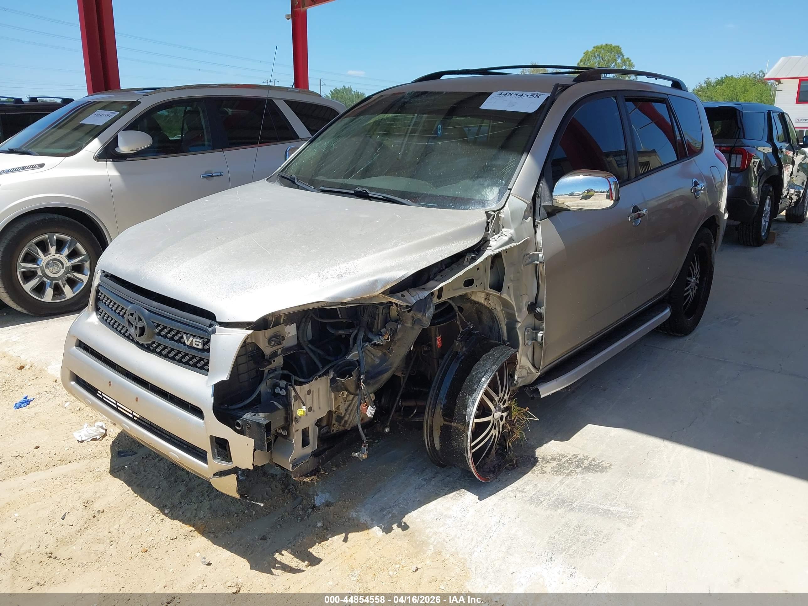 TOYOTA RAV4 image 2