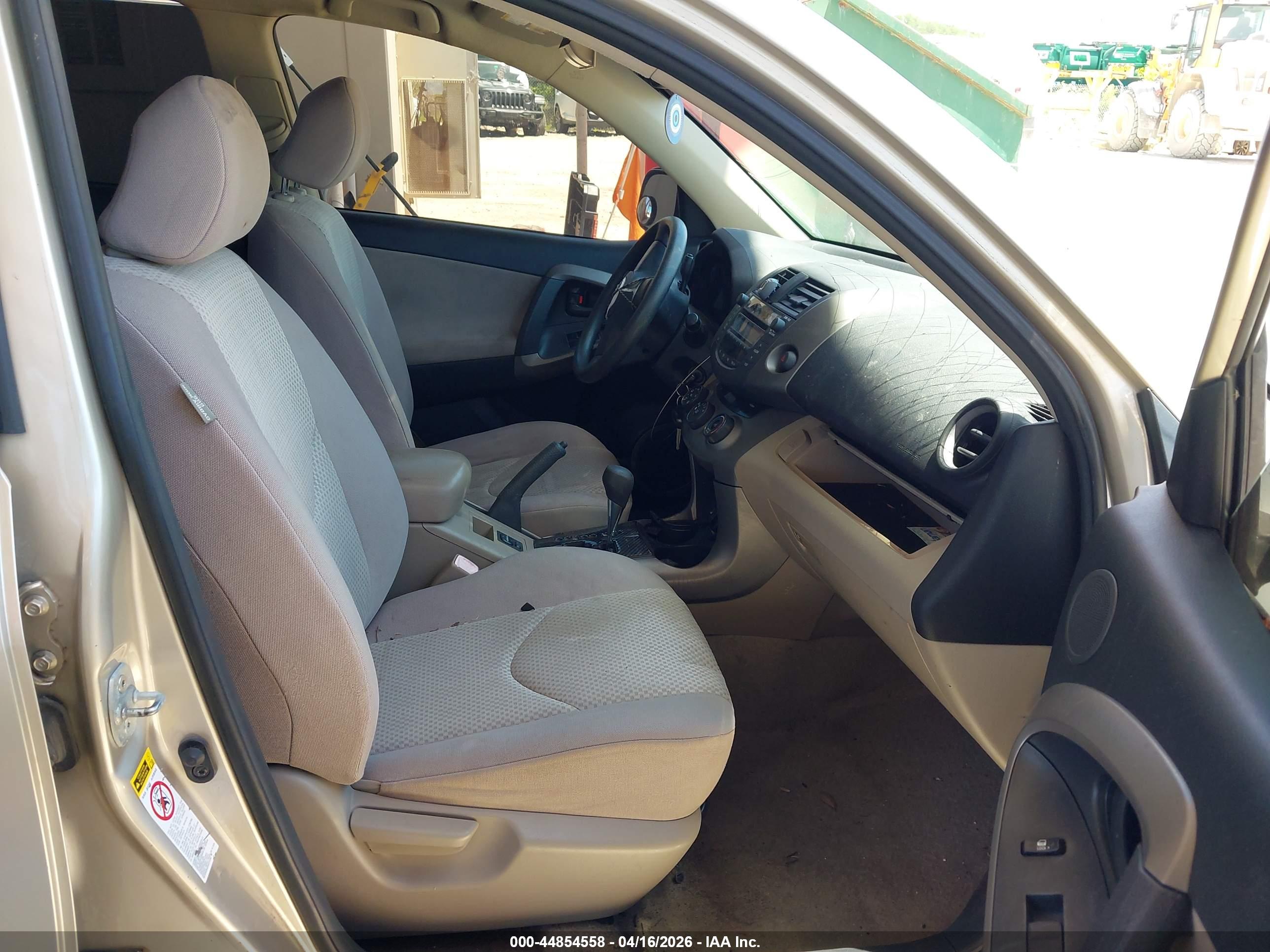TOYOTA RAV4 image 5