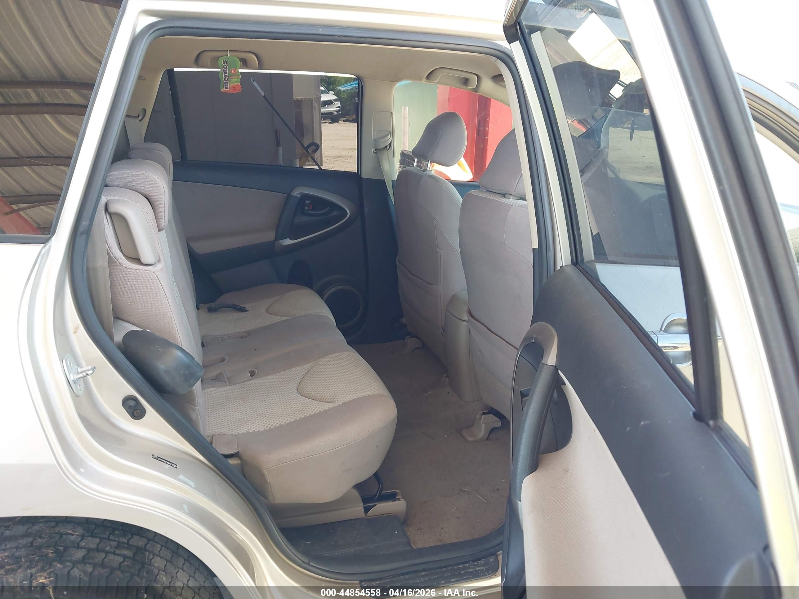 TOYOTA RAV4 image 8