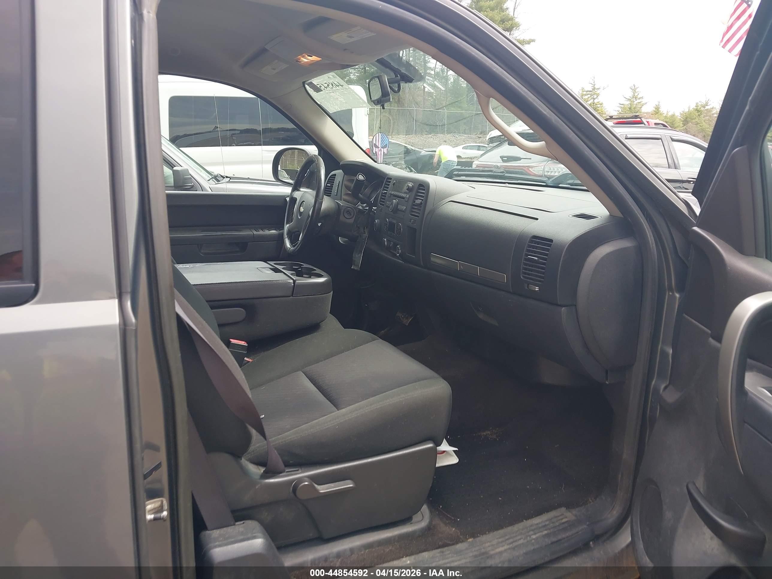 CHEVROLET SILVERADO image 5