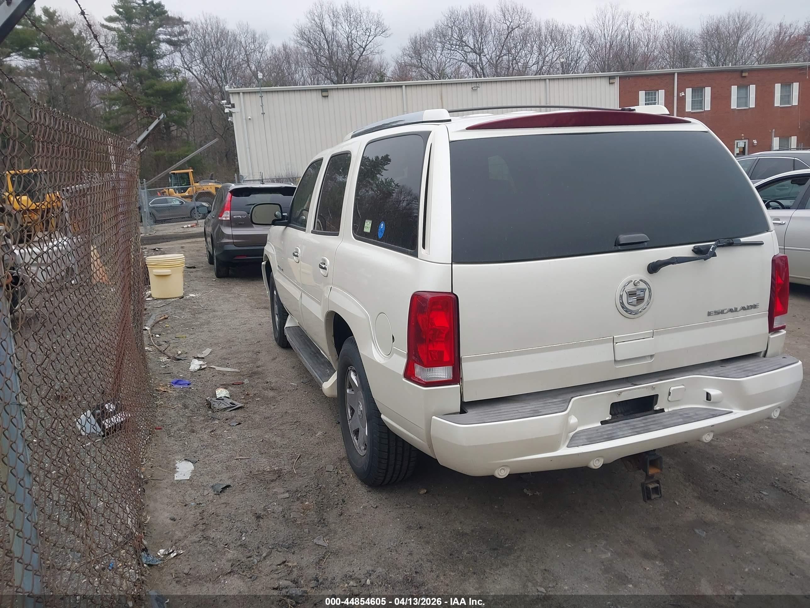 CADILLAC ESCALADE image 3