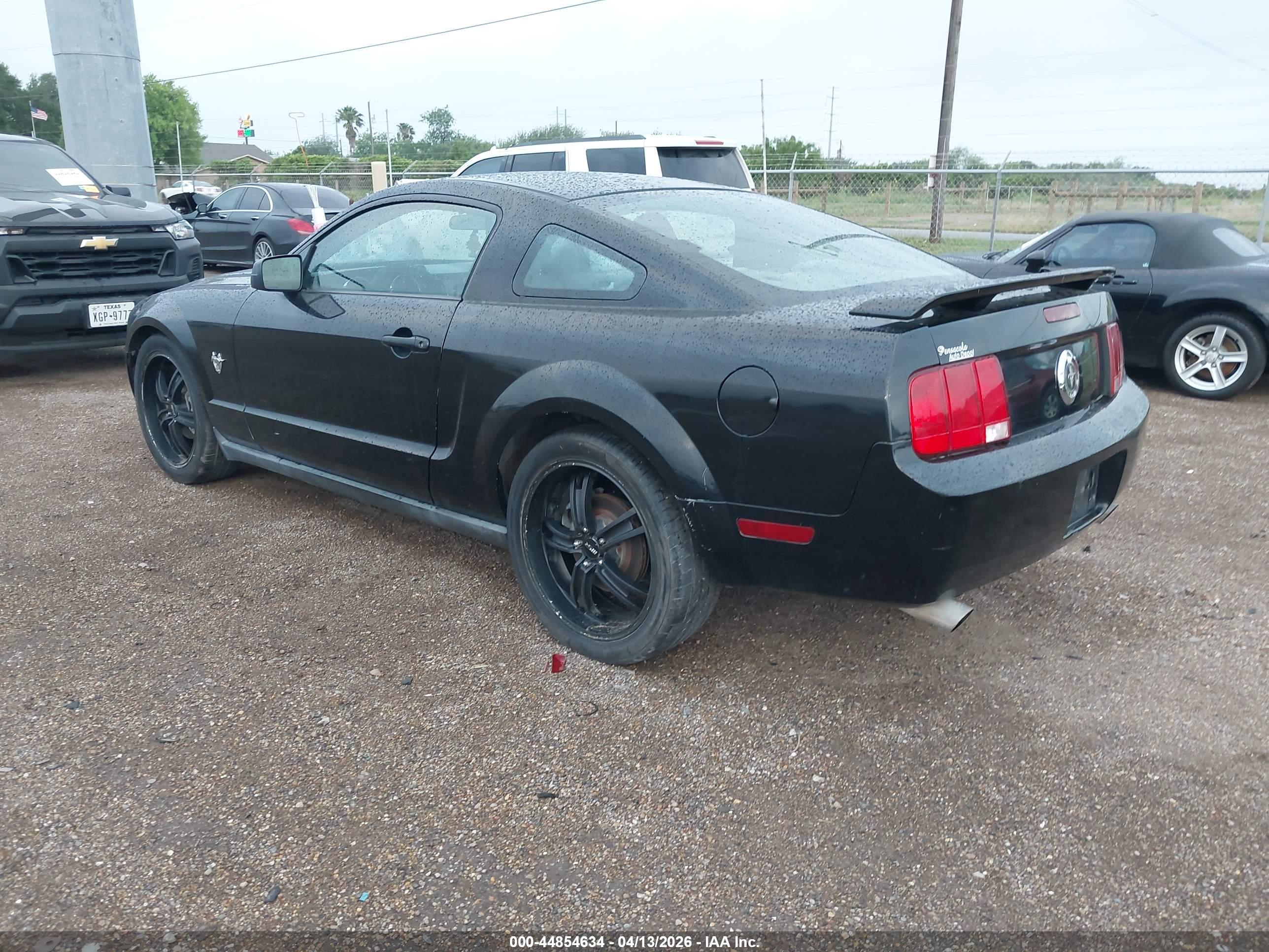 FORD MUSTANG image 3