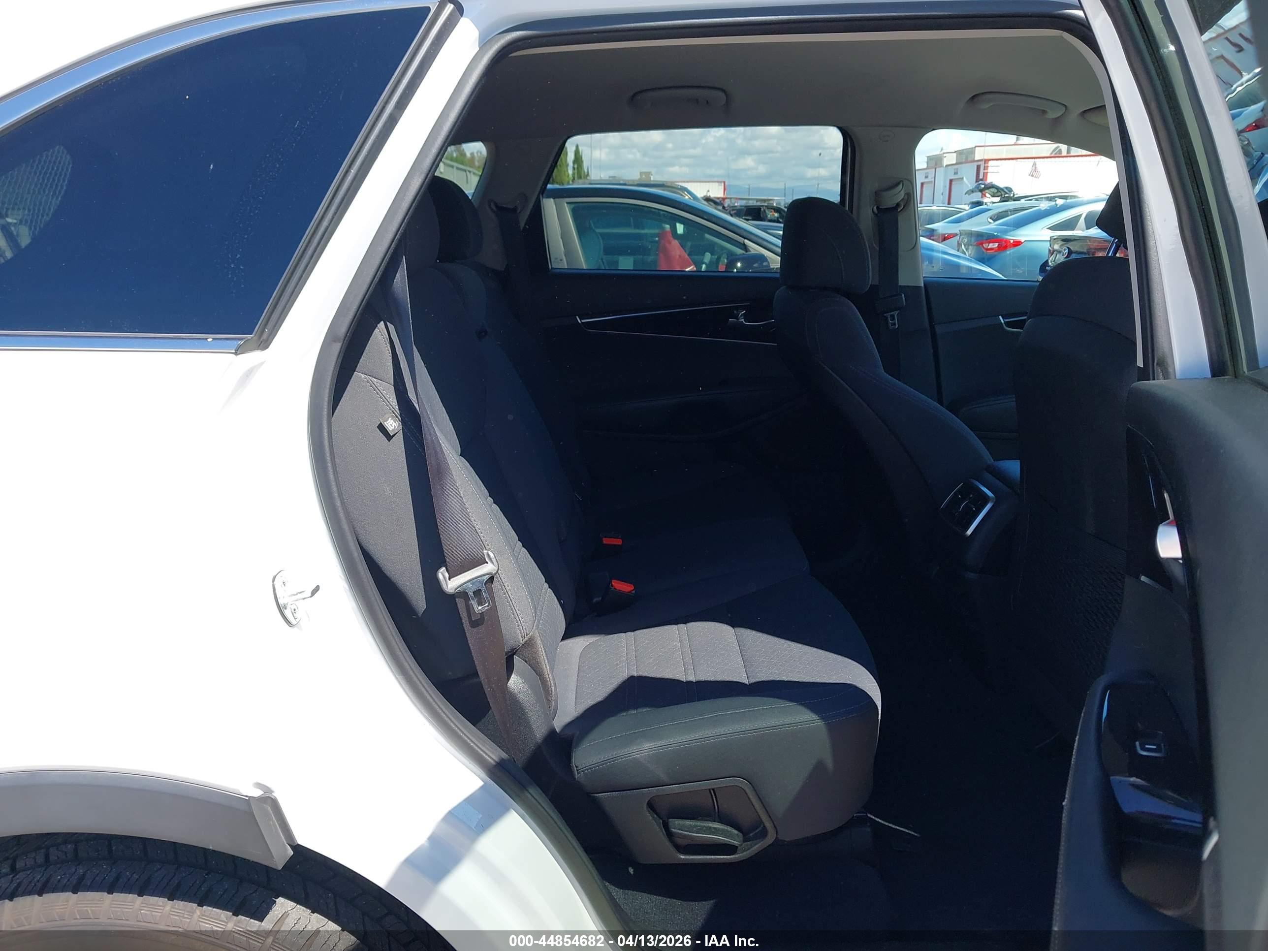 KIA SORENTO image 8