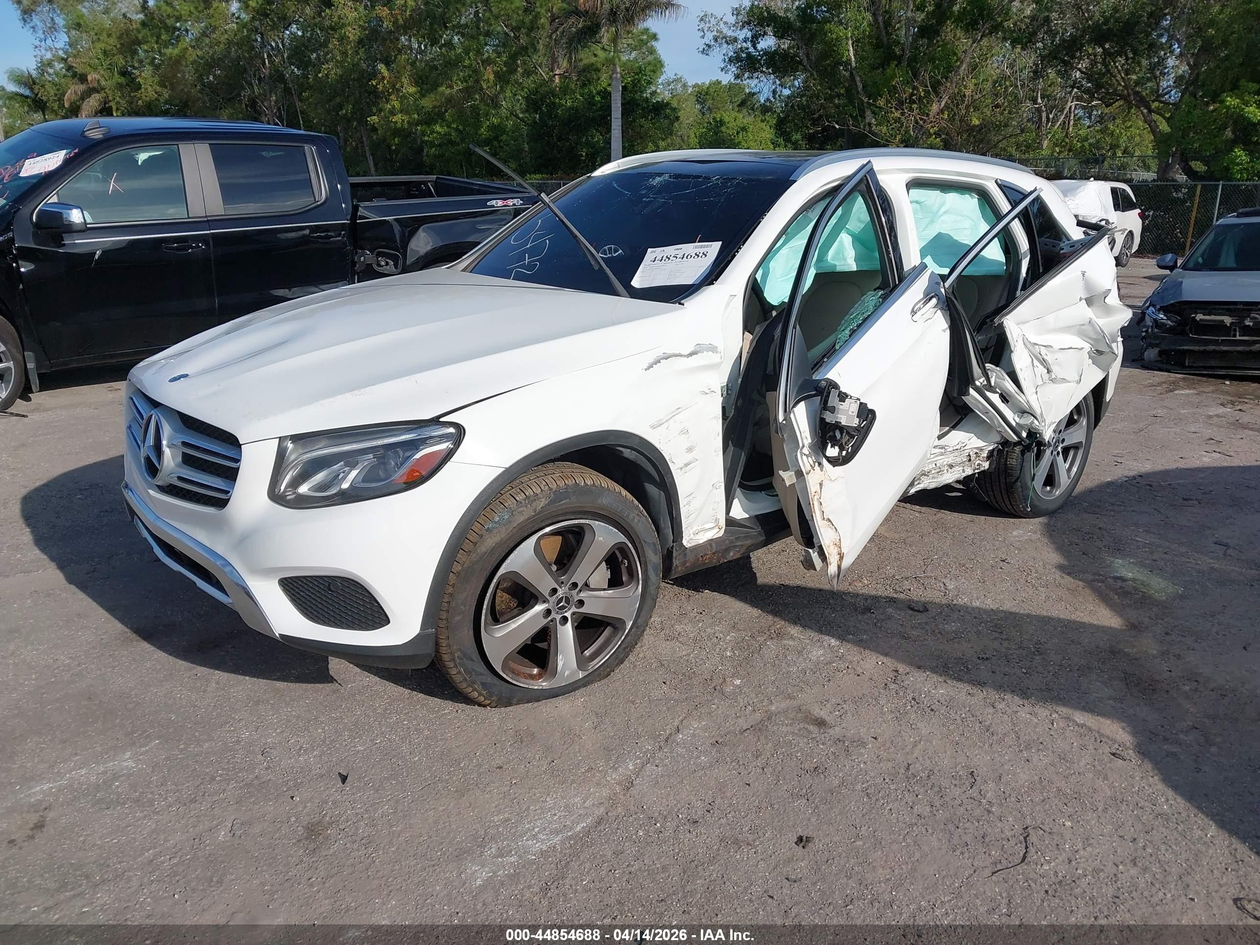 MERCEDES-BENZ GLC image 2