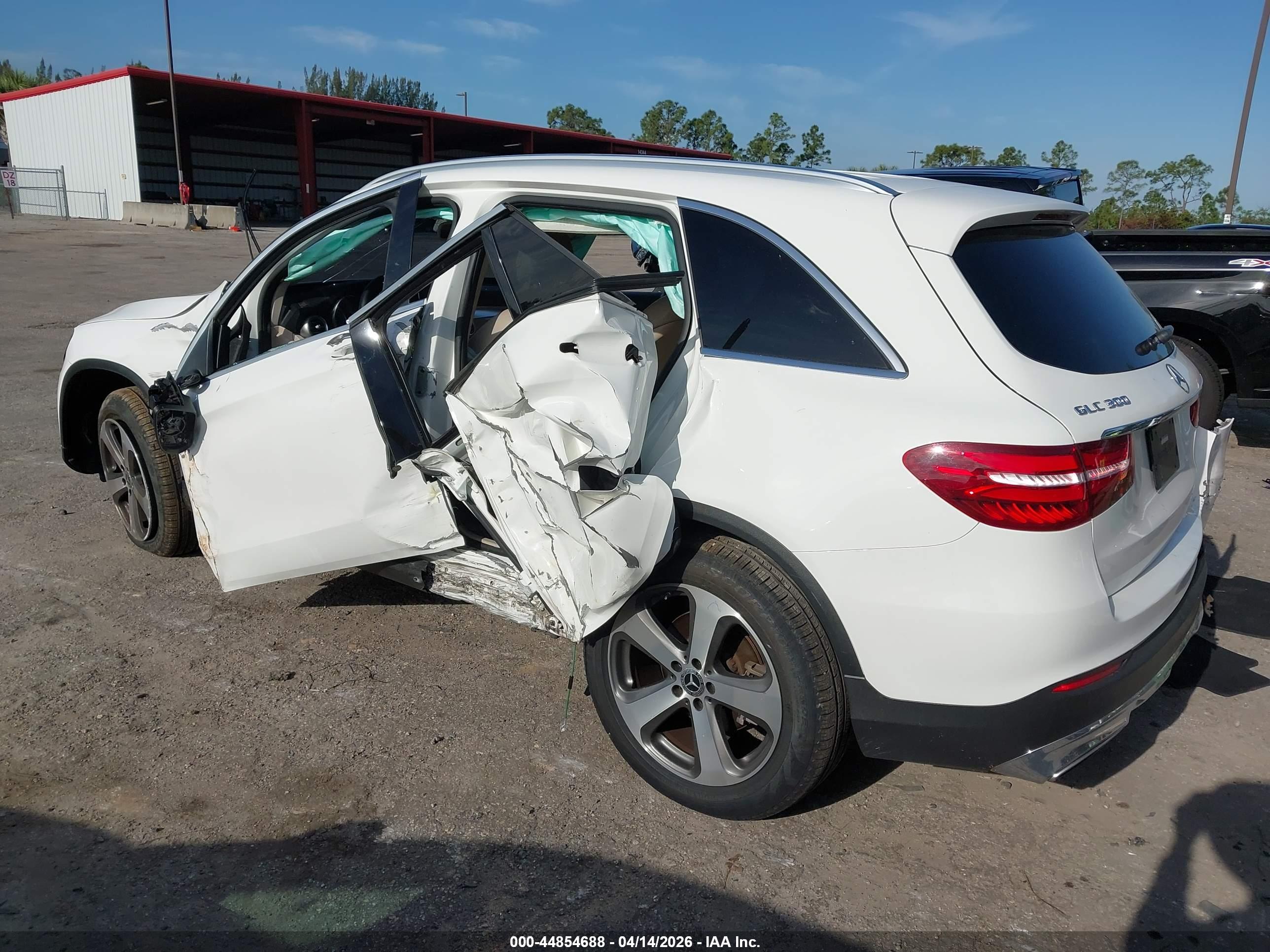 MERCEDES-BENZ GLC image 3