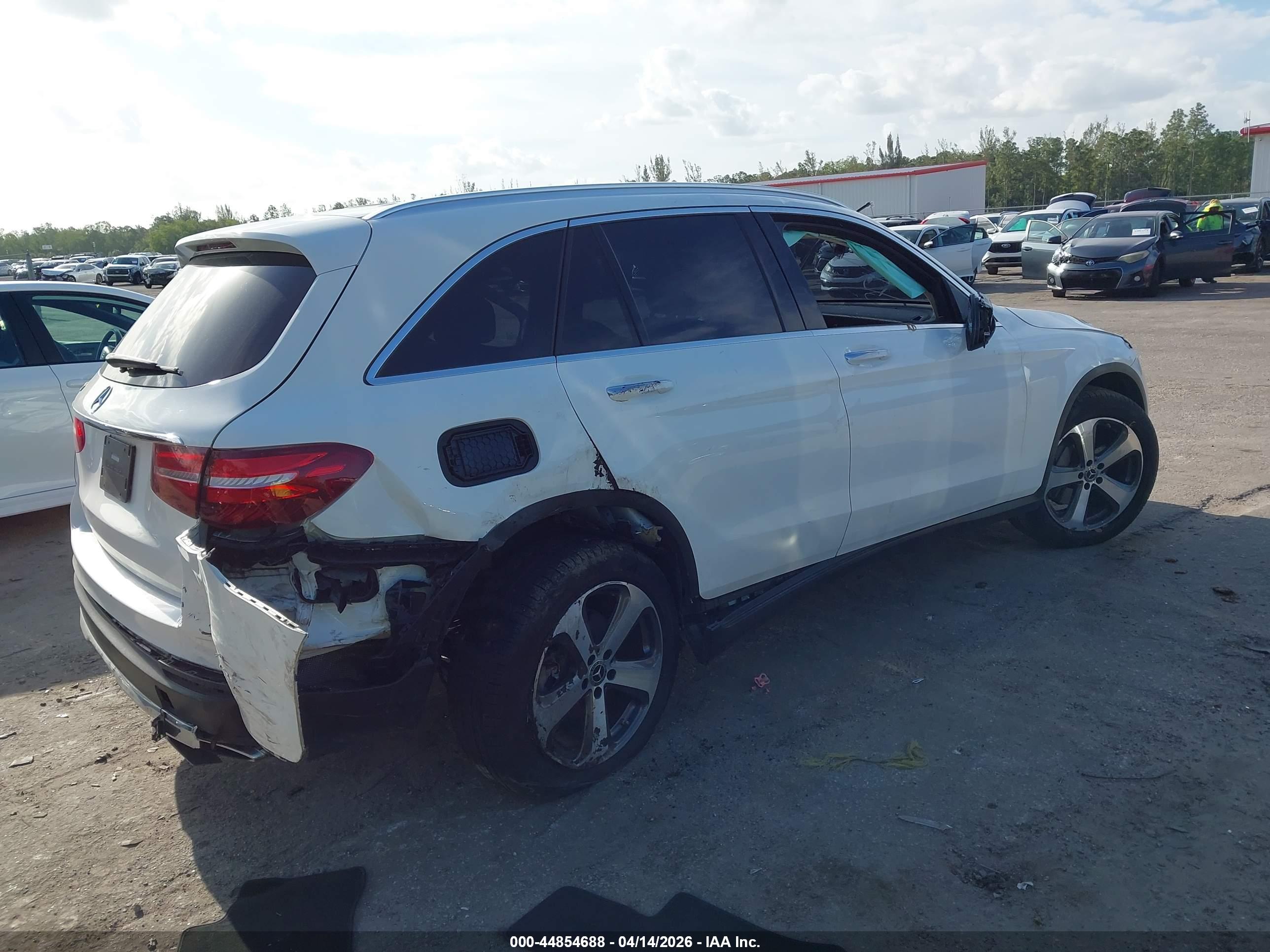 MERCEDES-BENZ GLC image 4