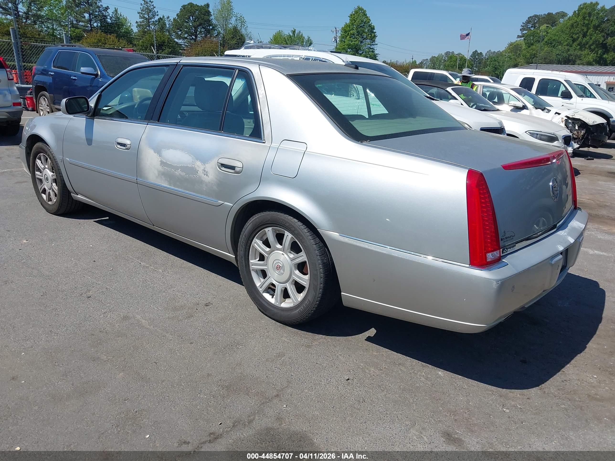 CADILLAC DTS image 3