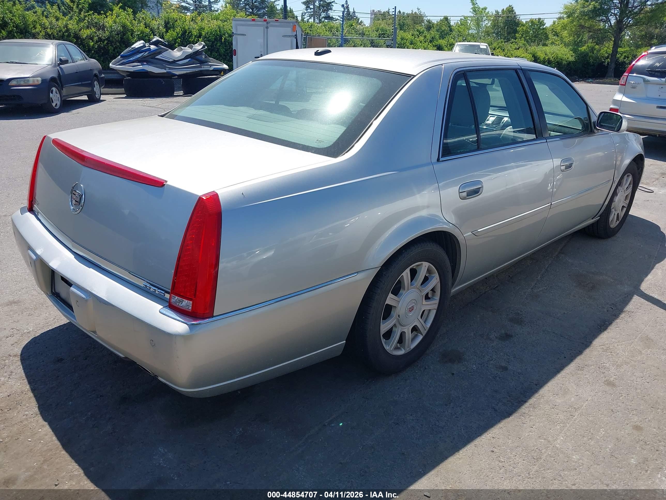 CADILLAC DTS image 4