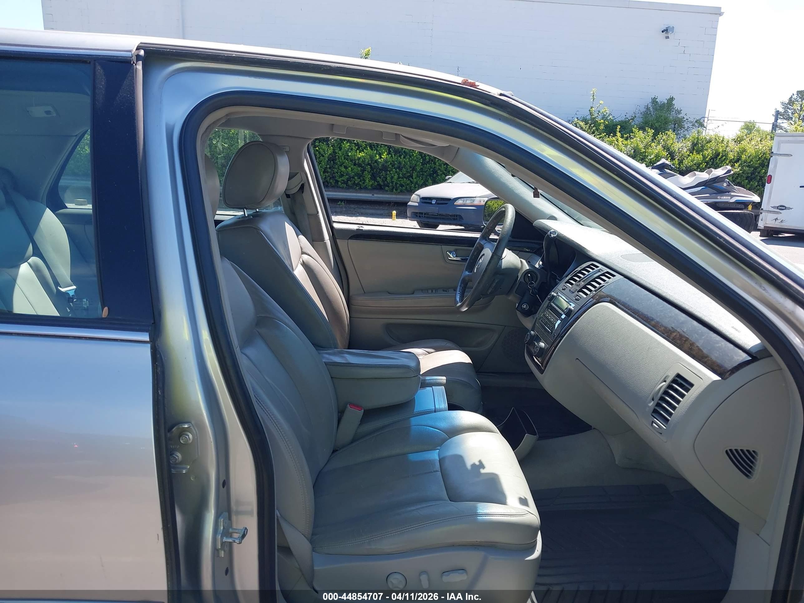 CADILLAC DTS image 5