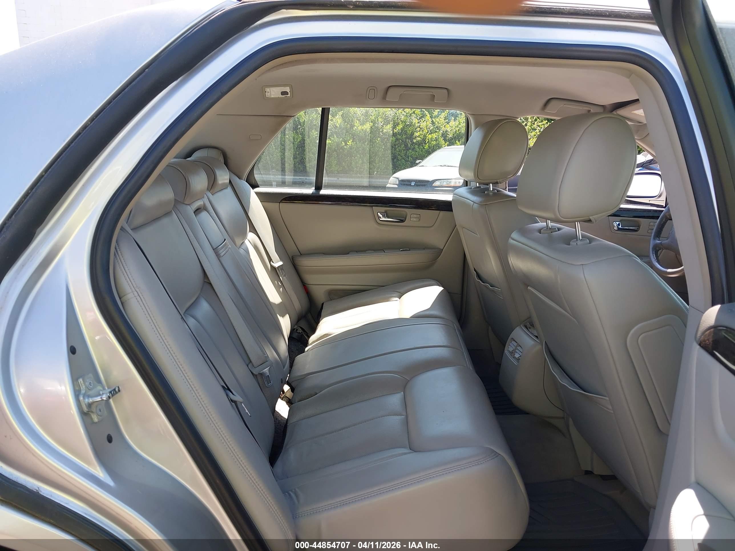 CADILLAC DTS image 8