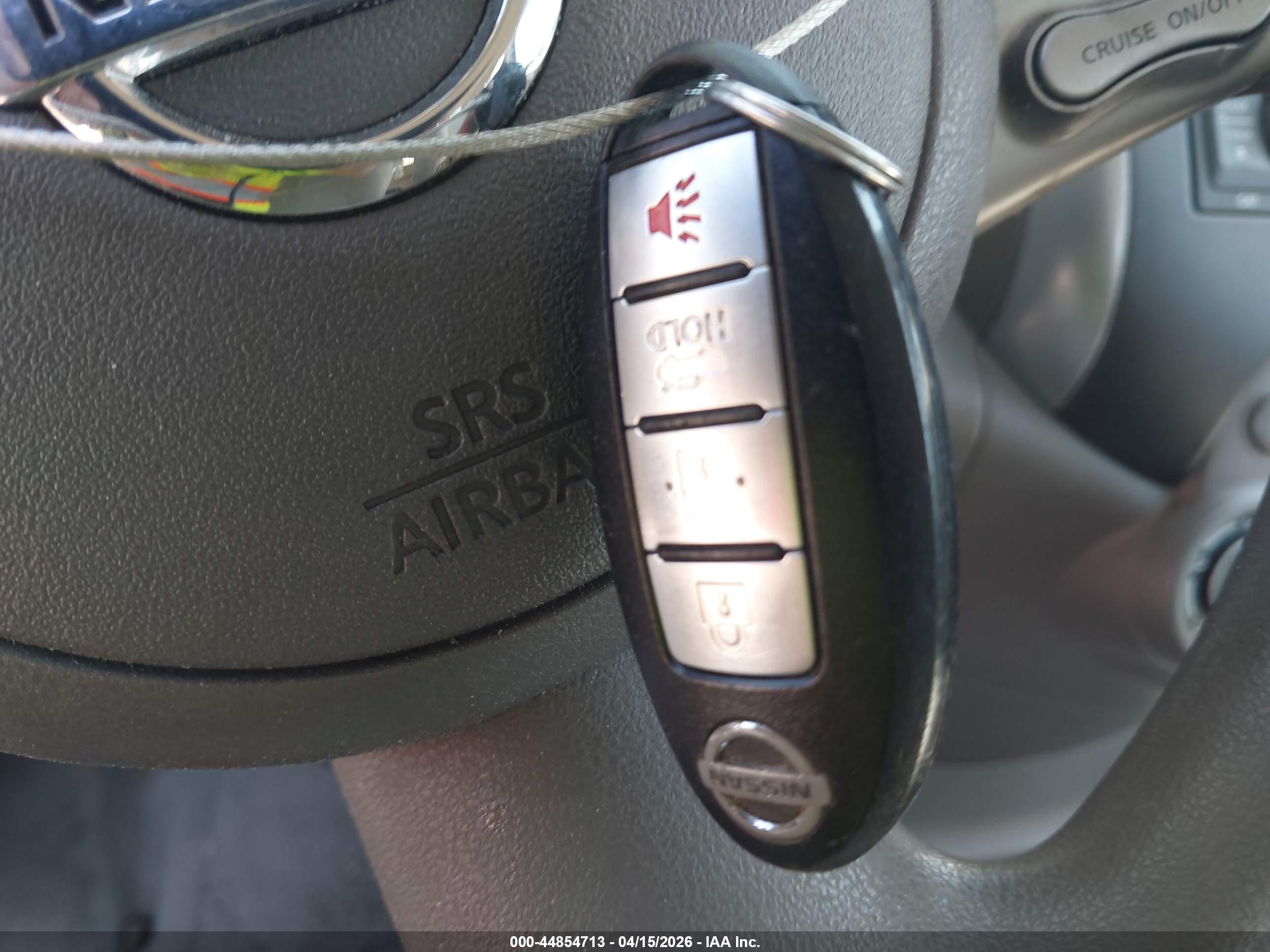 NISSAN VERSA image 11