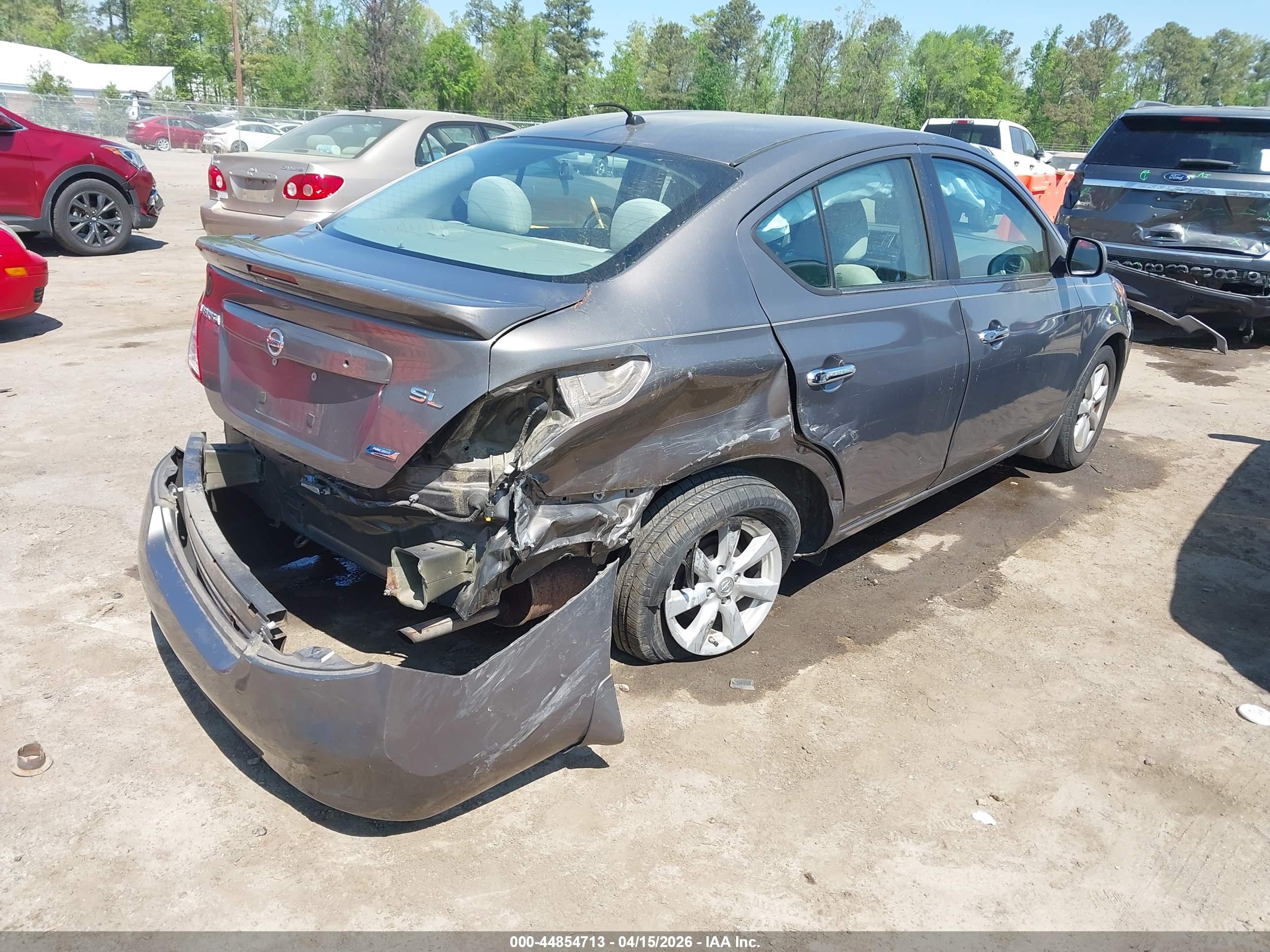 NISSAN VERSA image 4