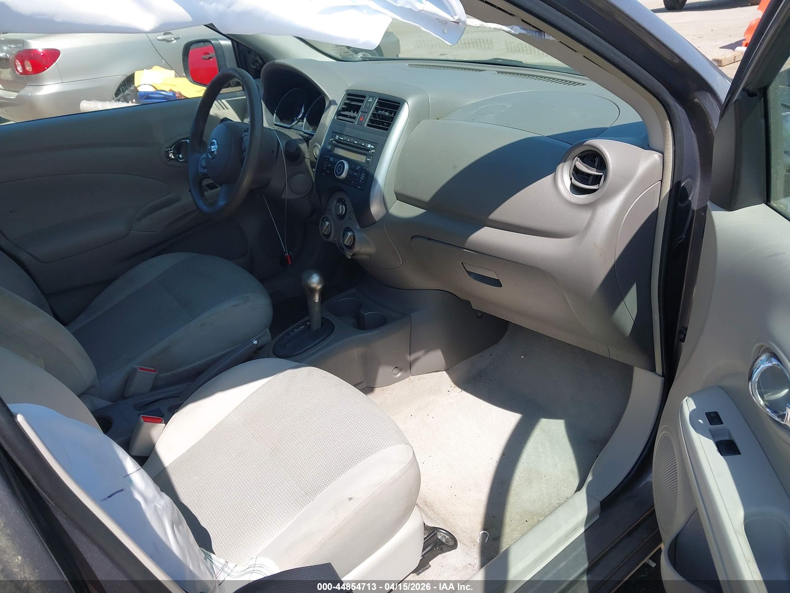 NISSAN VERSA image 5
