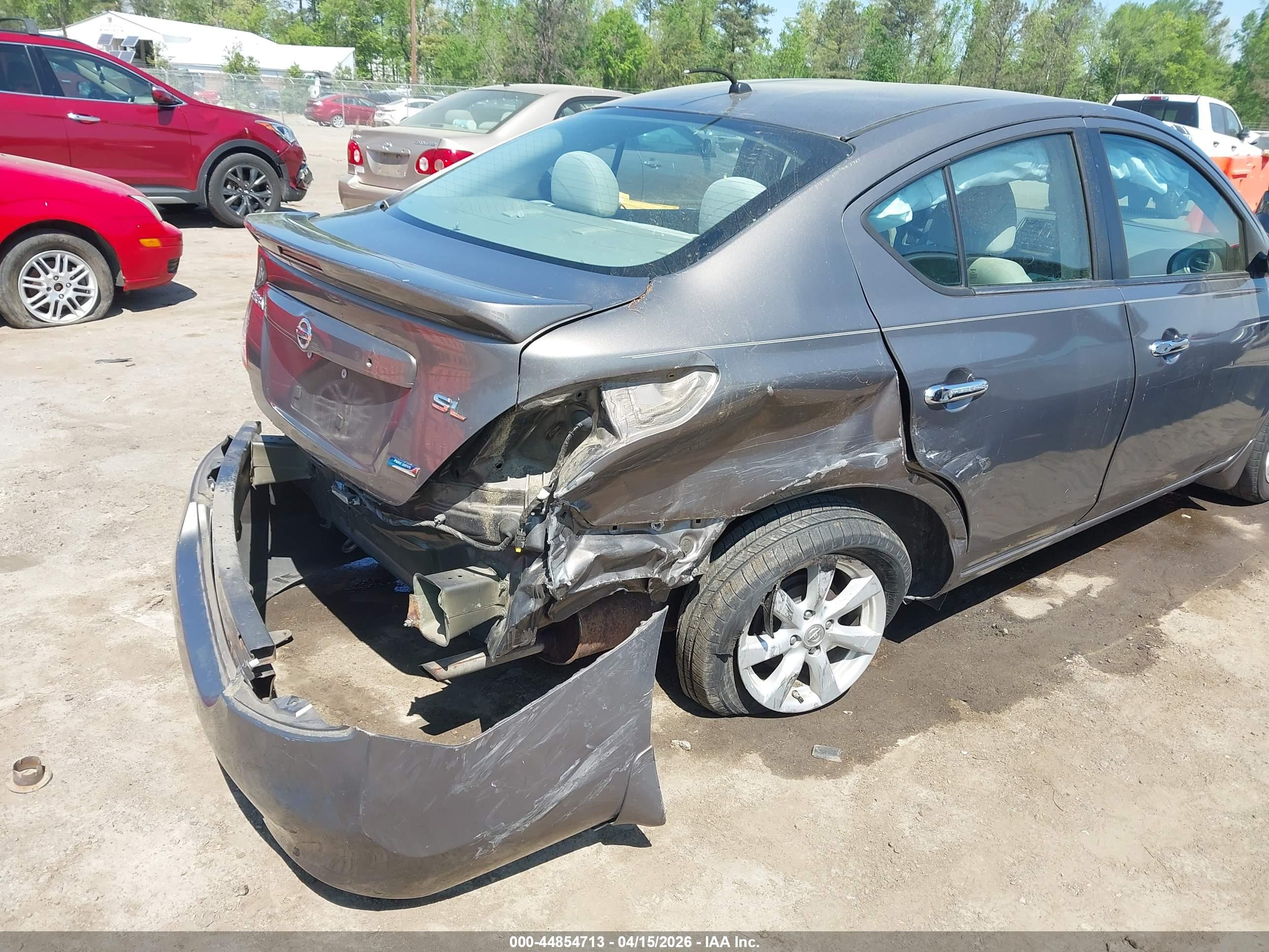 NISSAN VERSA image 6