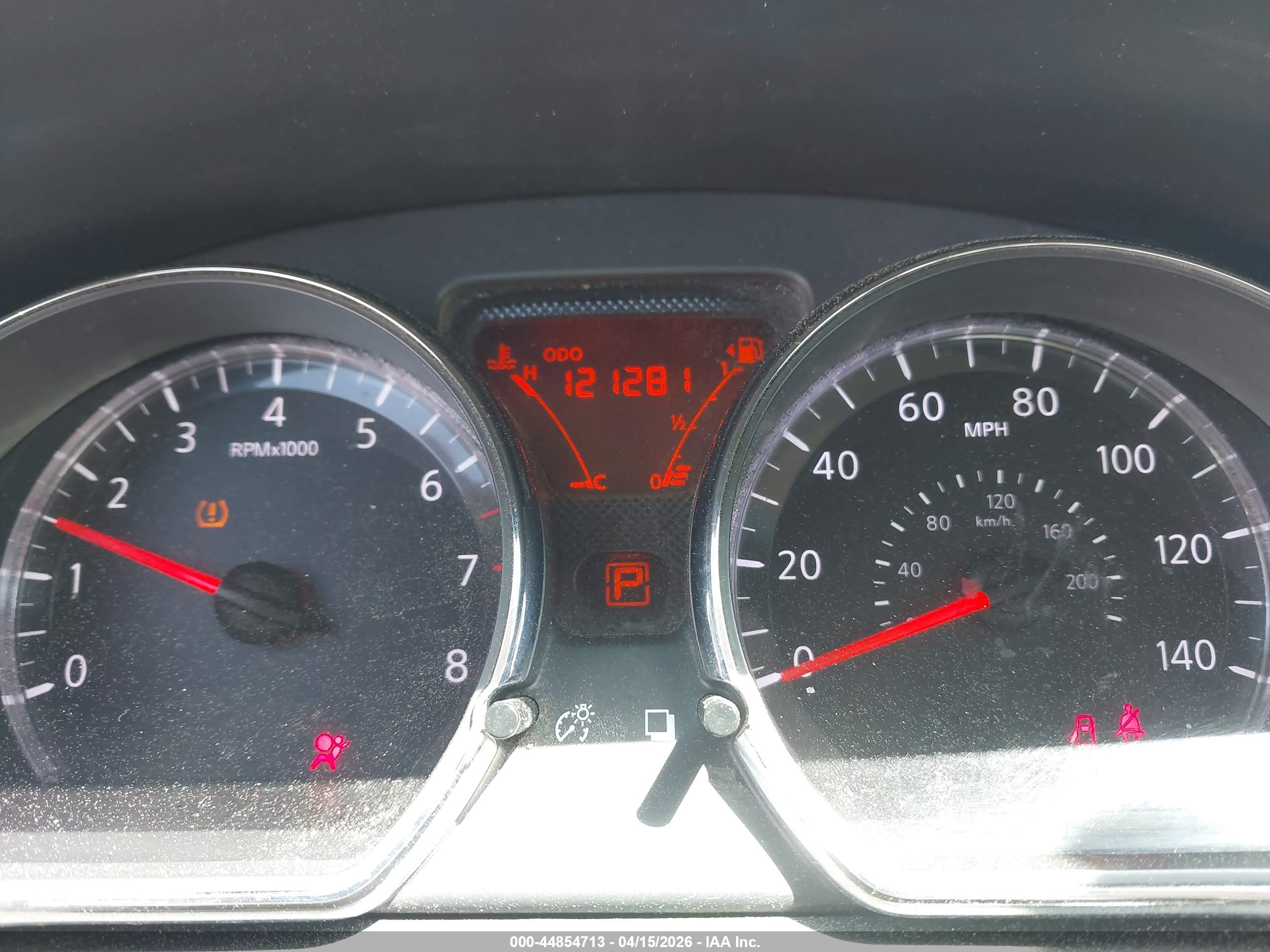 NISSAN VERSA image 7