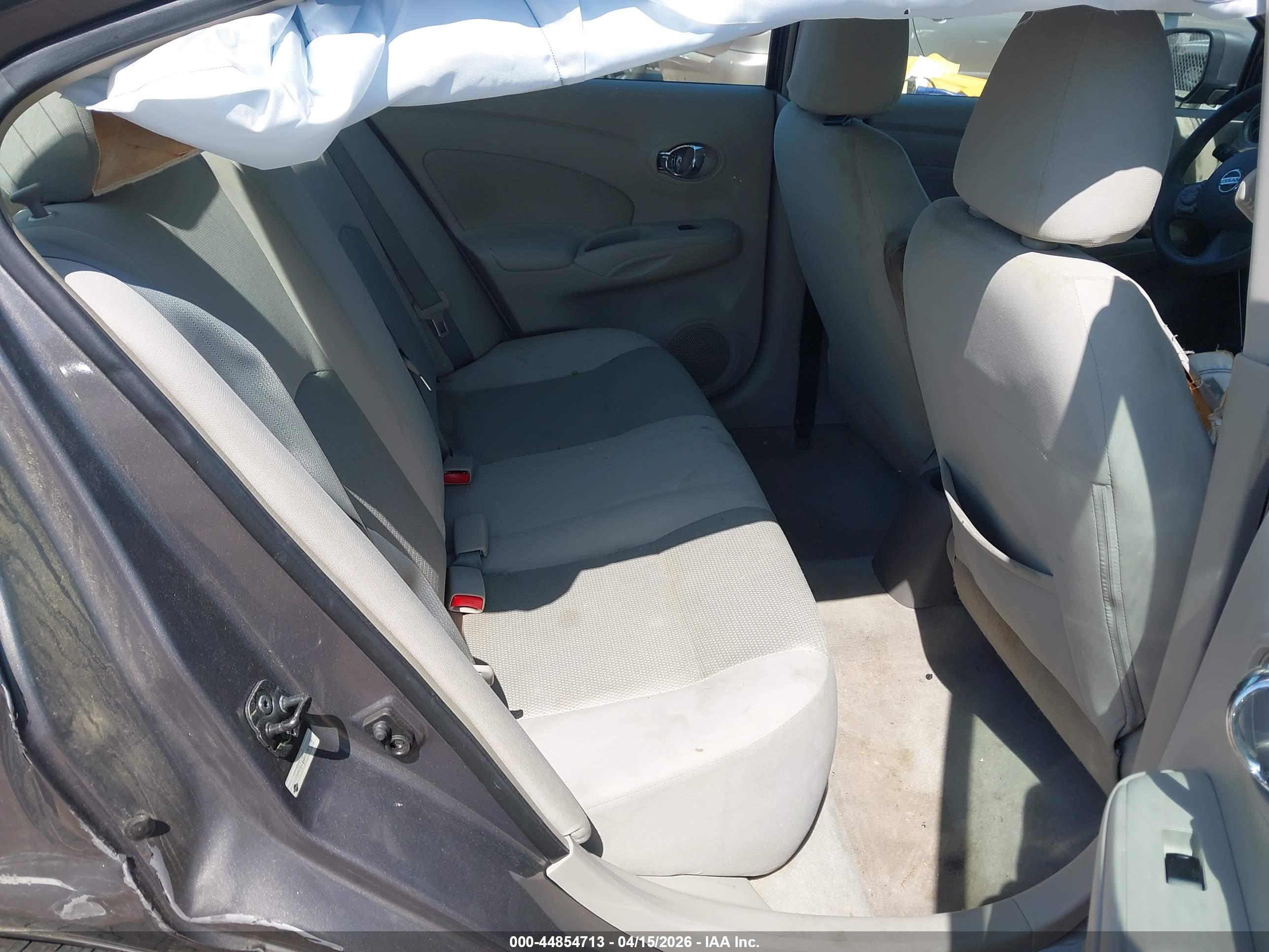 NISSAN VERSA image 8