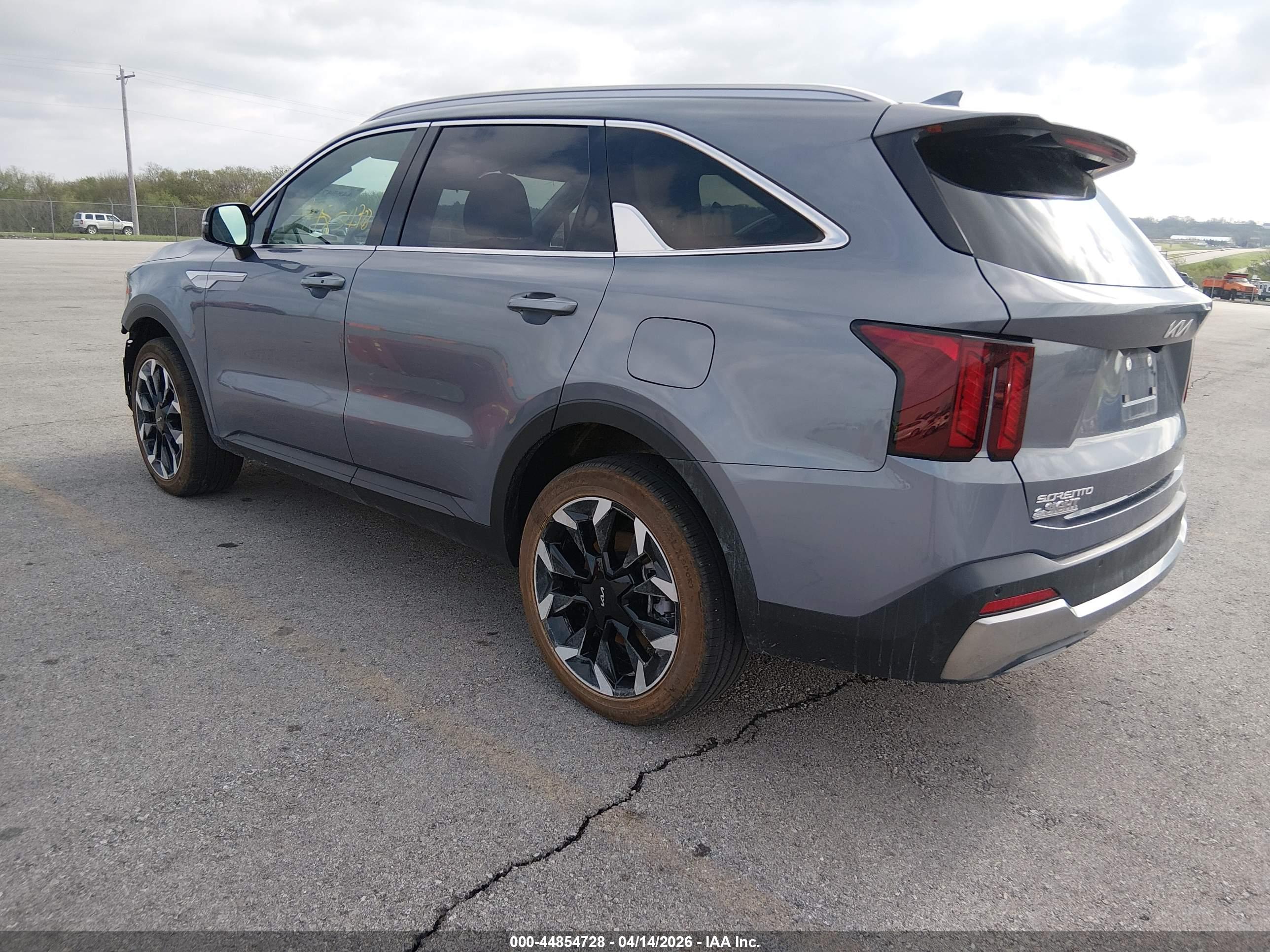 KIA SORENTO image 3