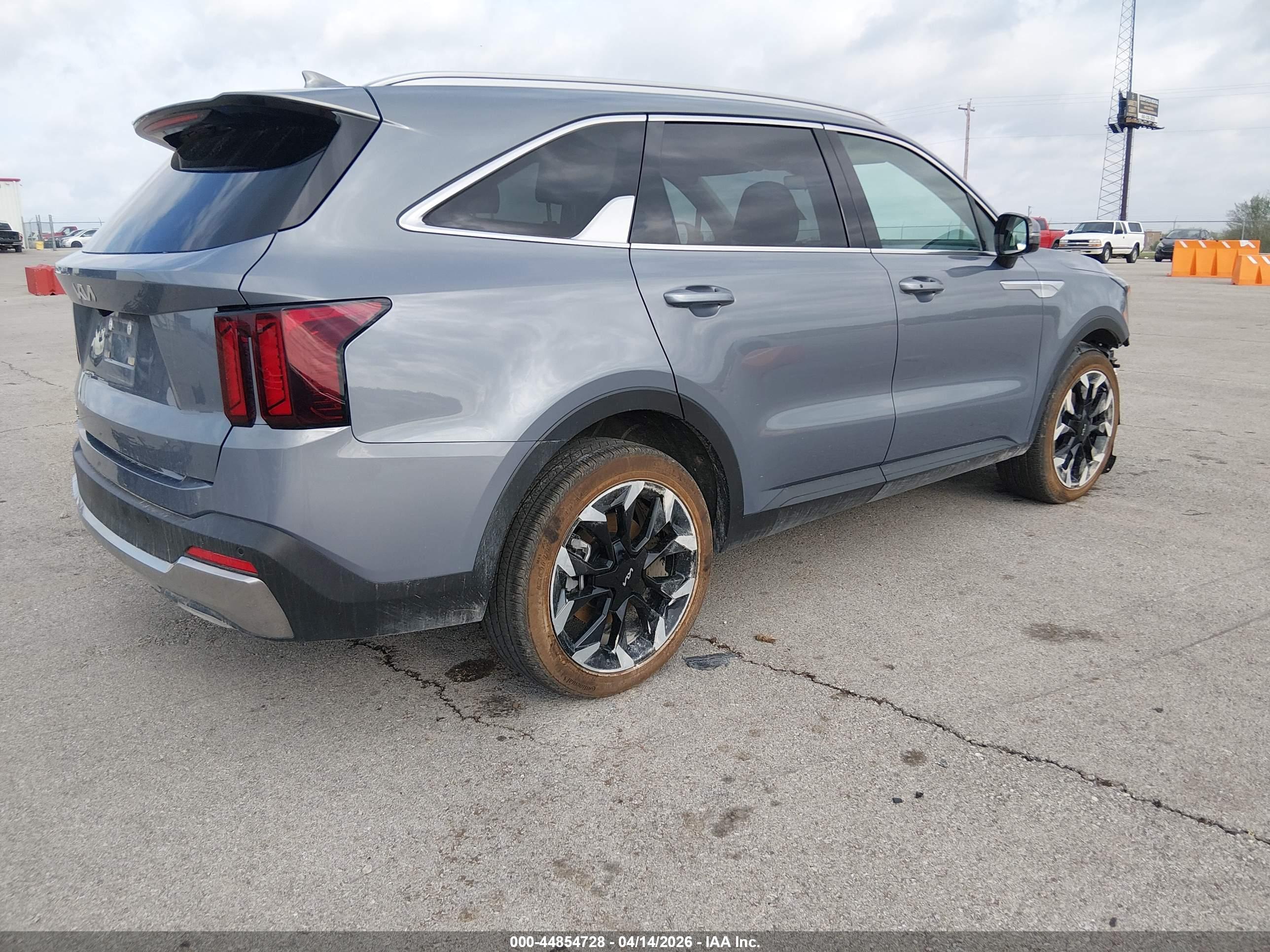 KIA SORENTO image 4