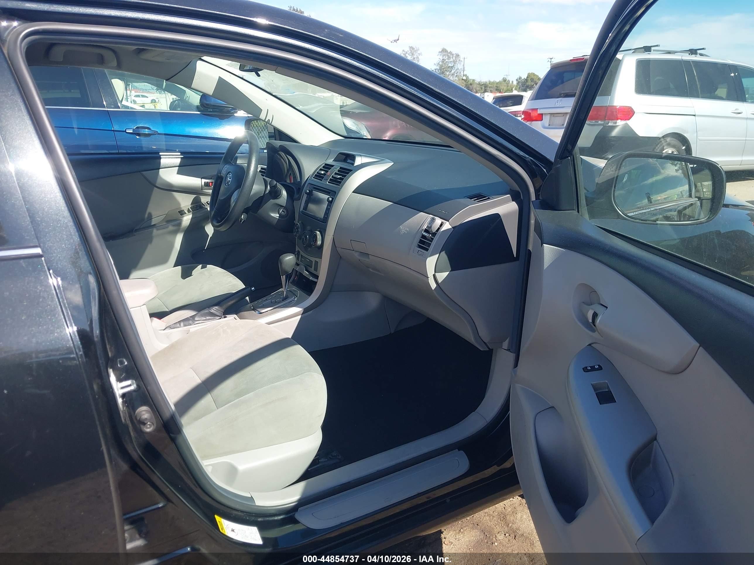 TOYOTA COROLLA image 5