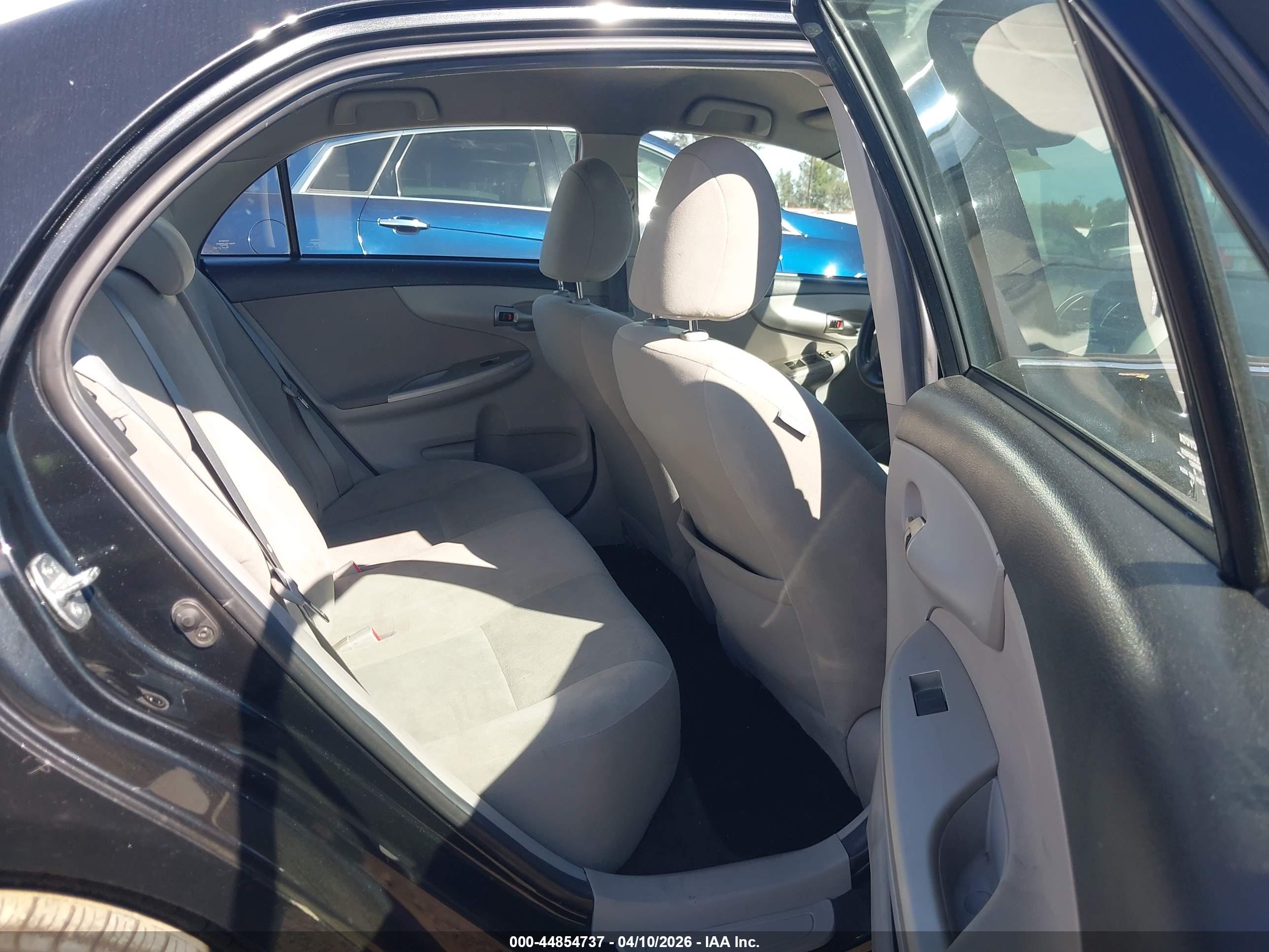 TOYOTA COROLLA image 8