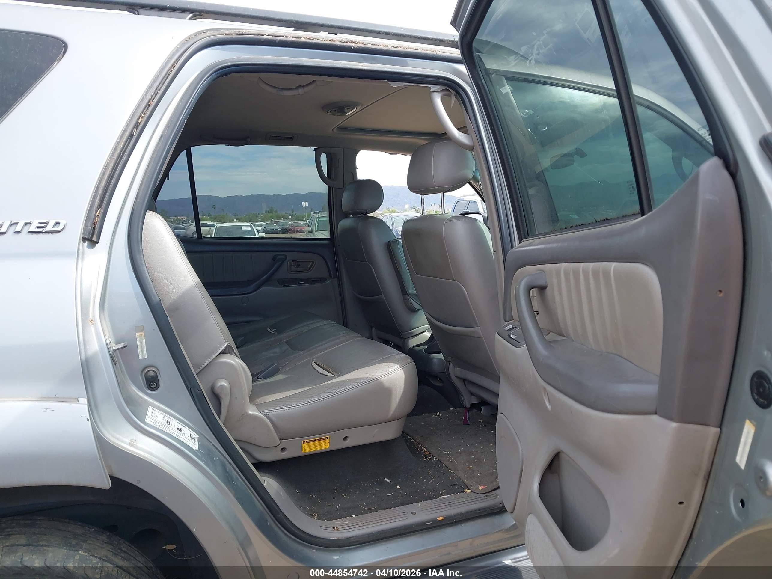 TOYOTA SEQUOIA image 8