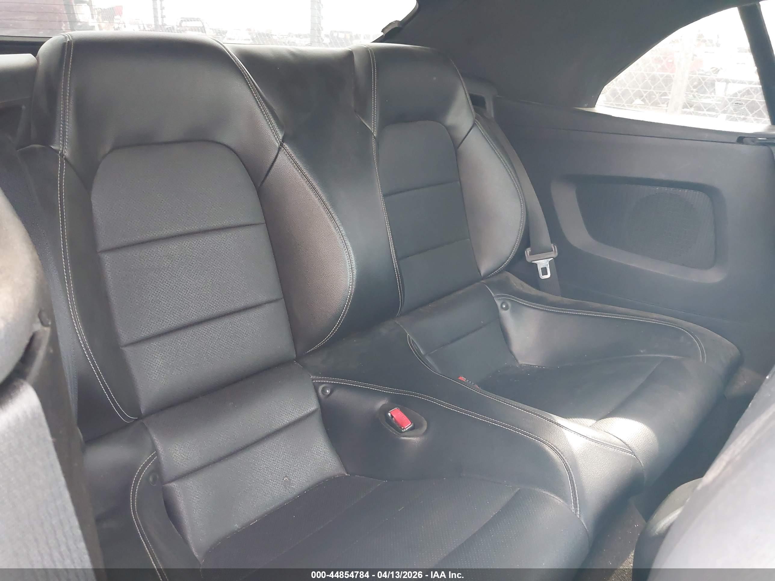 FORD MUSTANG image 8