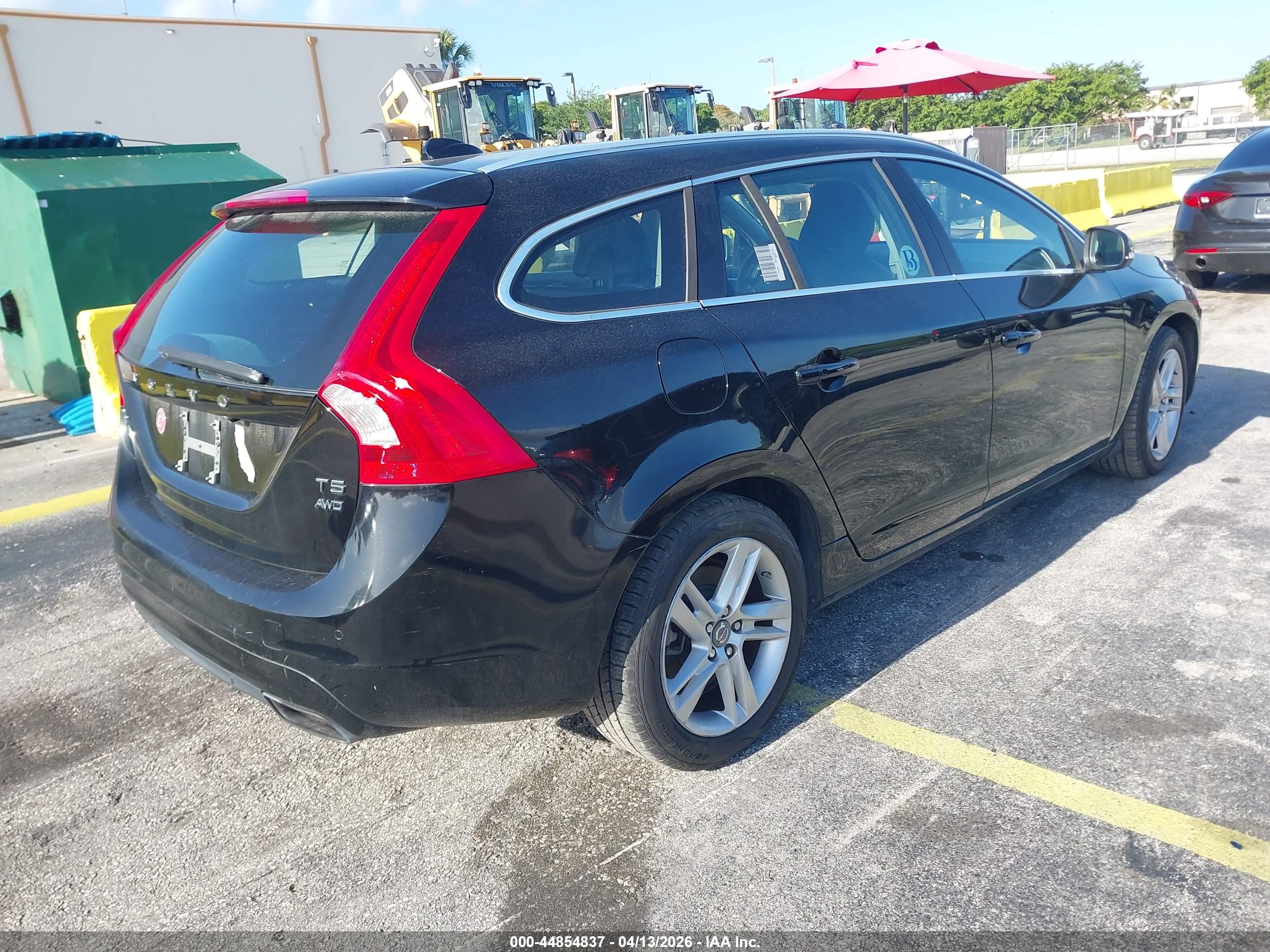 VOLVO V60 image 4