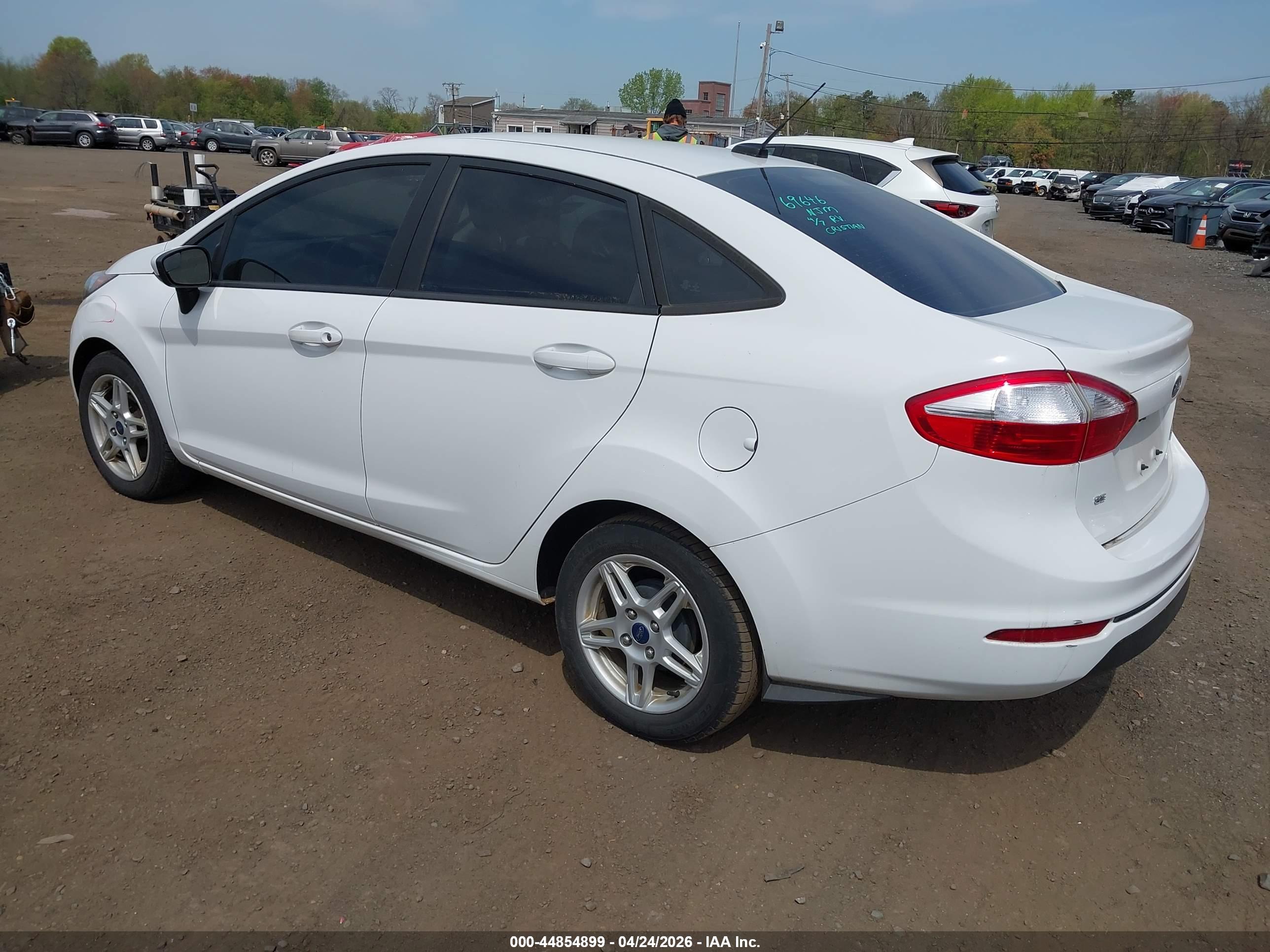 FORD FIESTA image 3