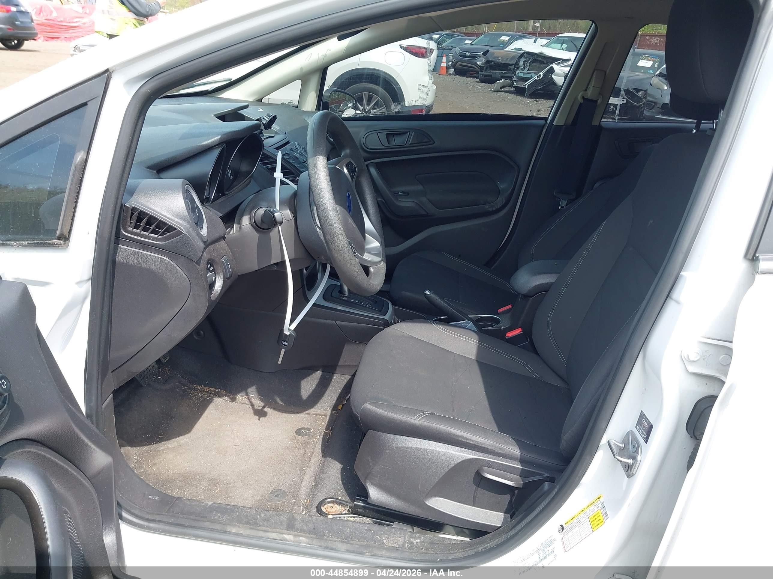 FORD FIESTA image 5
