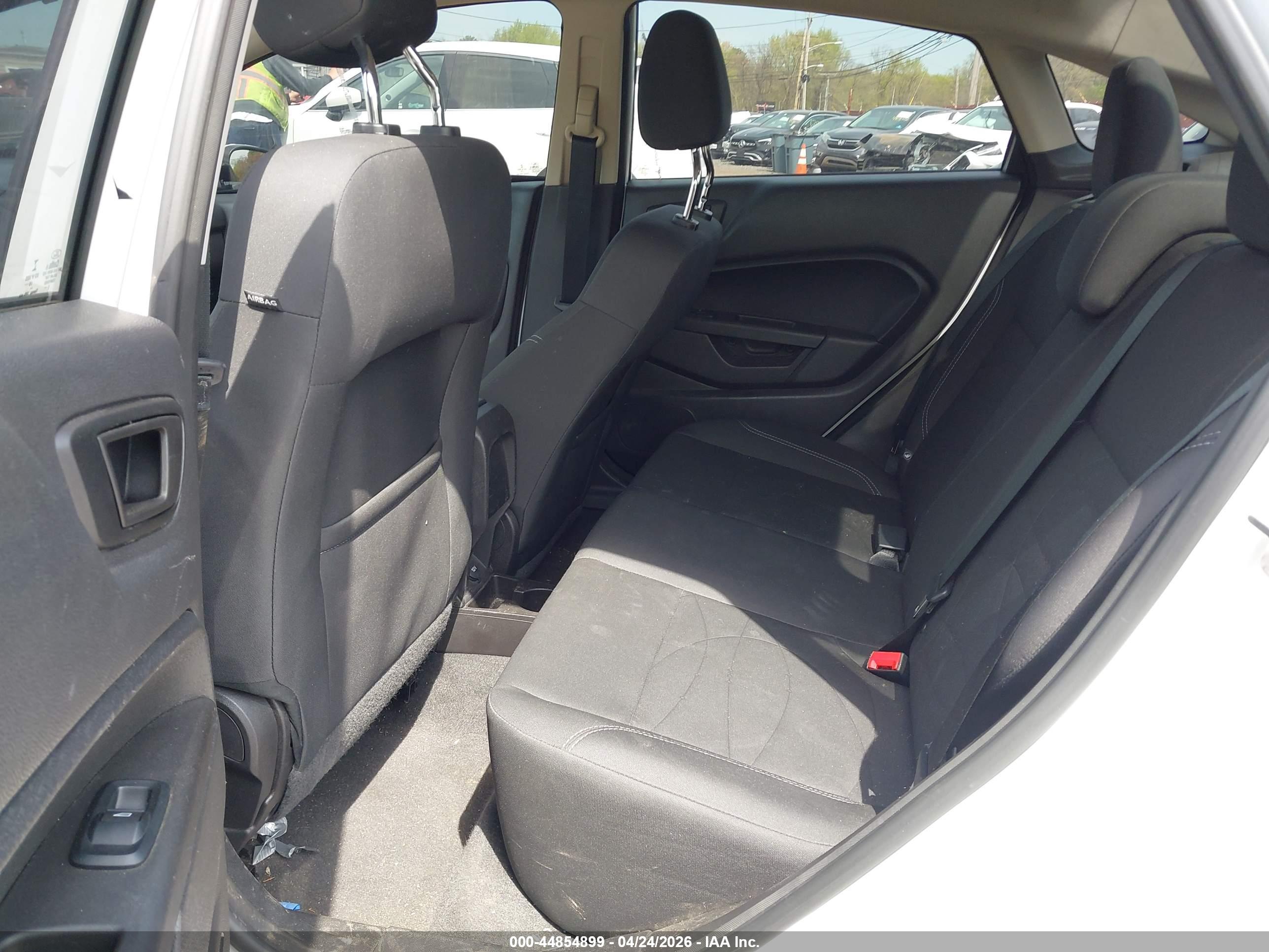 FORD FIESTA image 8