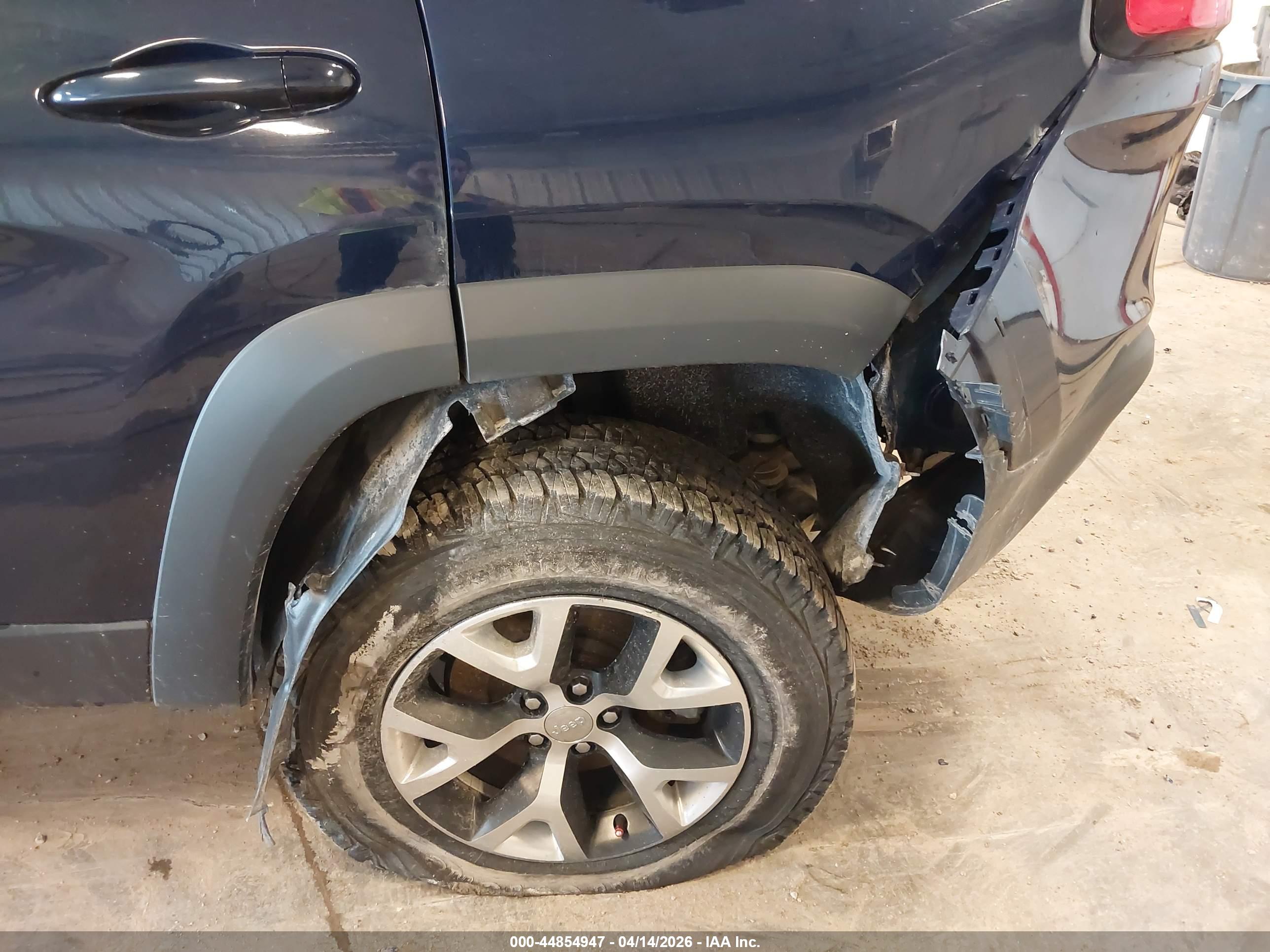 JEEP CHEROKEE image 6