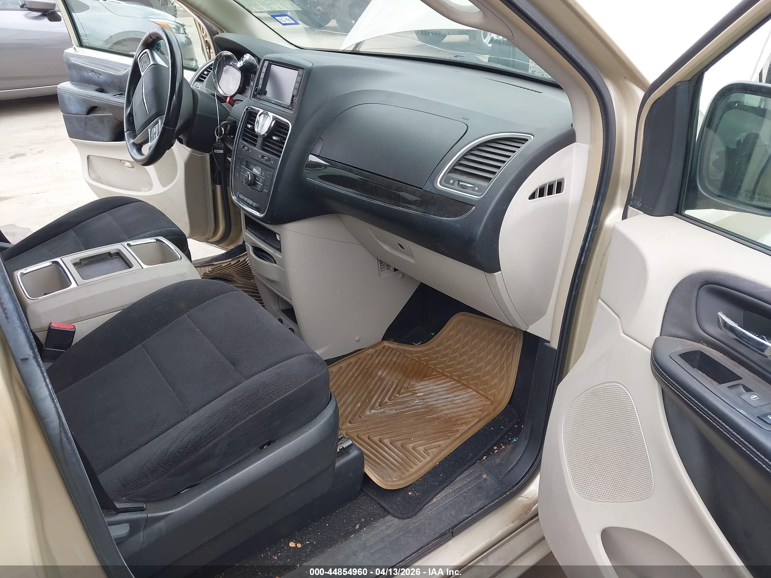 CHRYSLER TOWN image 5