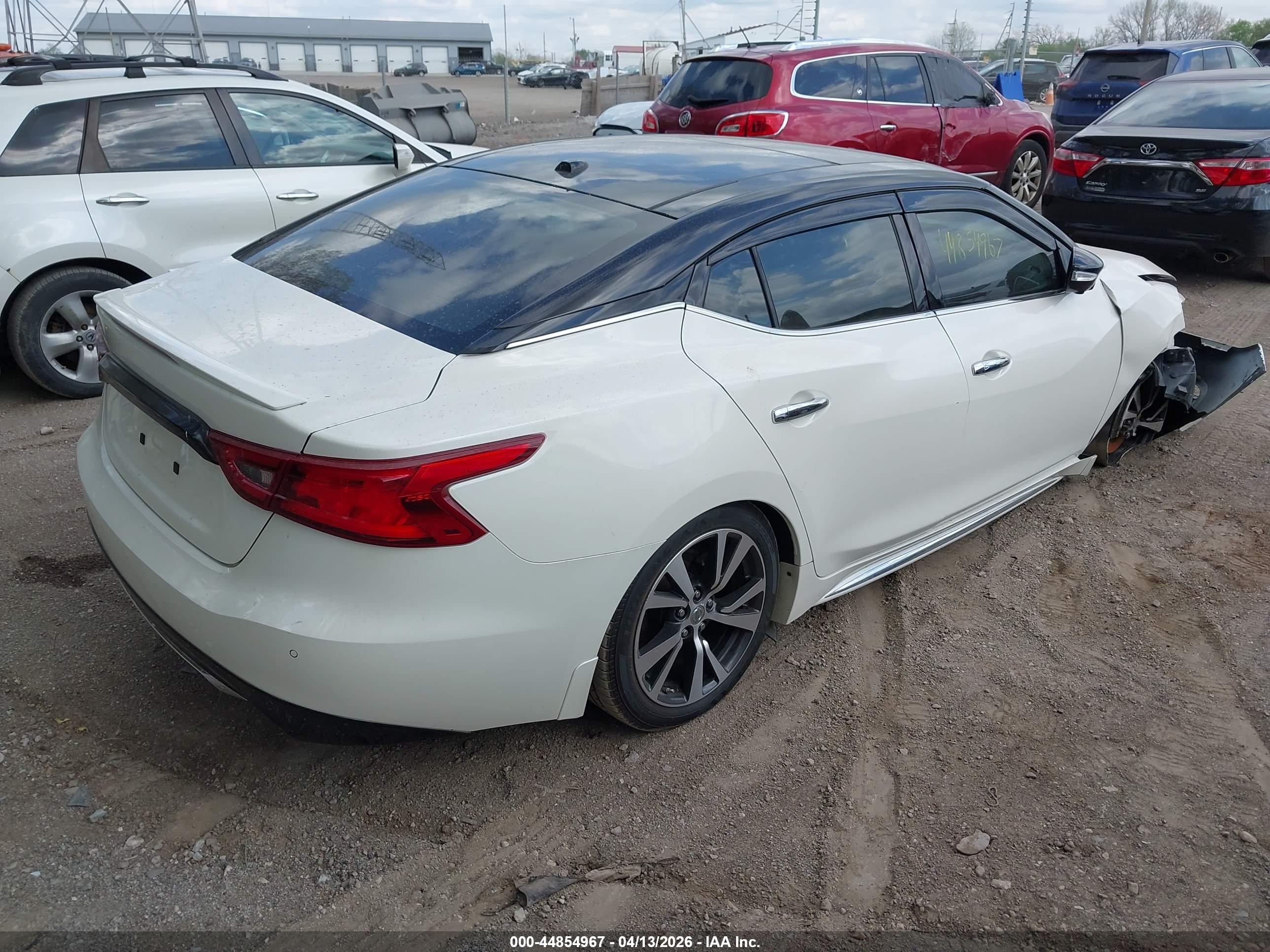 NISSAN MAXIMA image 4