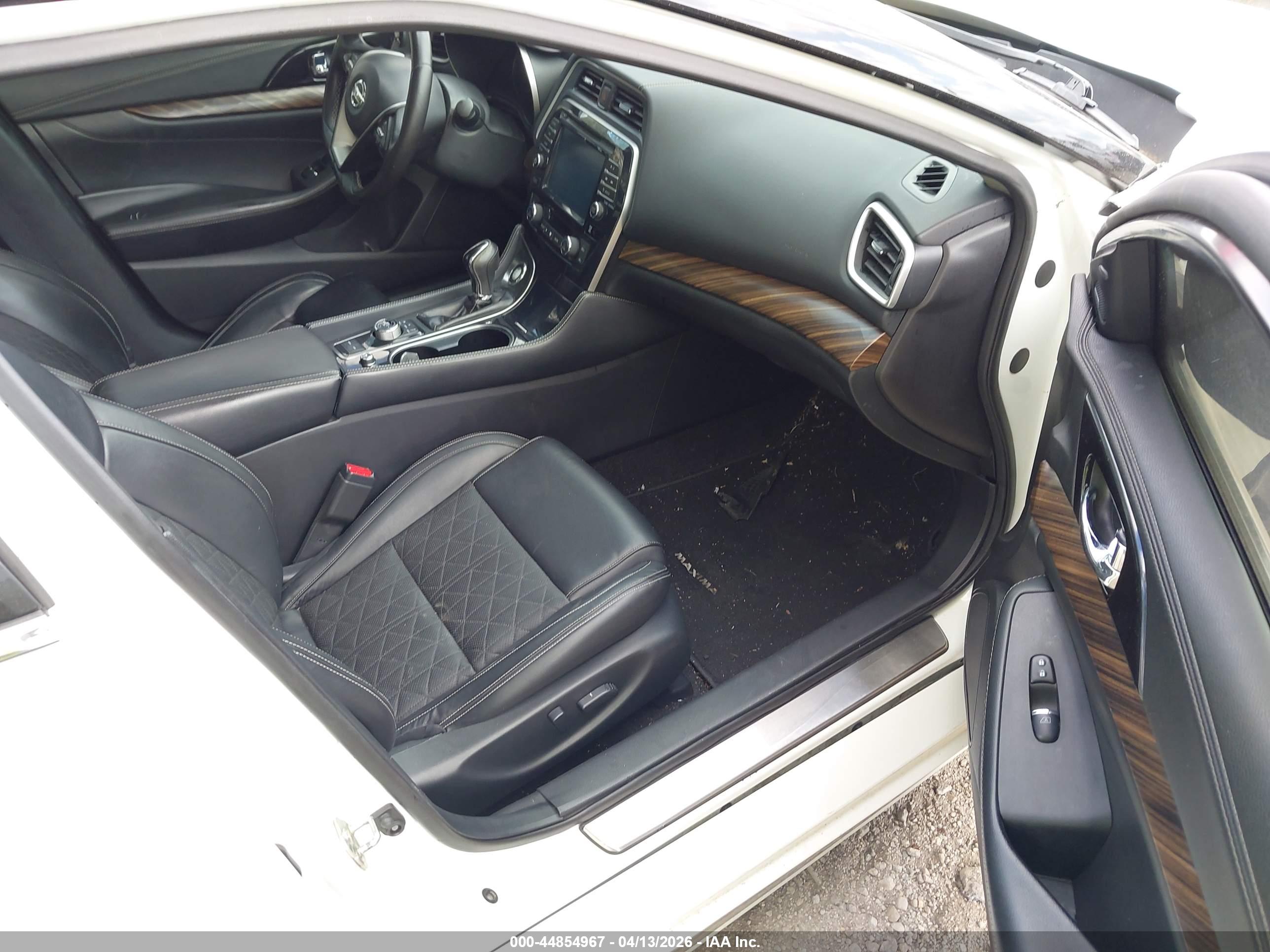 NISSAN MAXIMA image 5