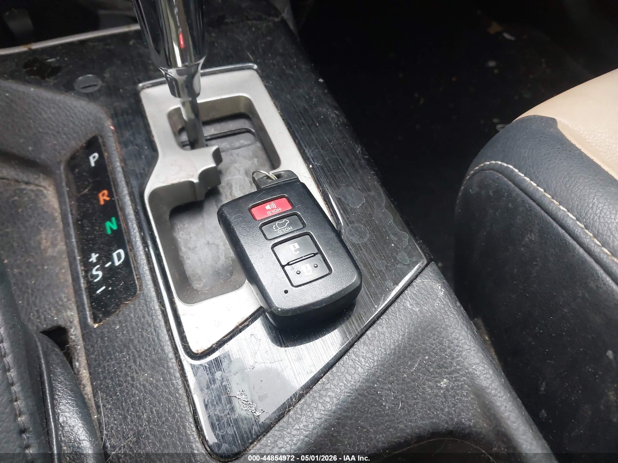 TOYOTA RAV4 image 11