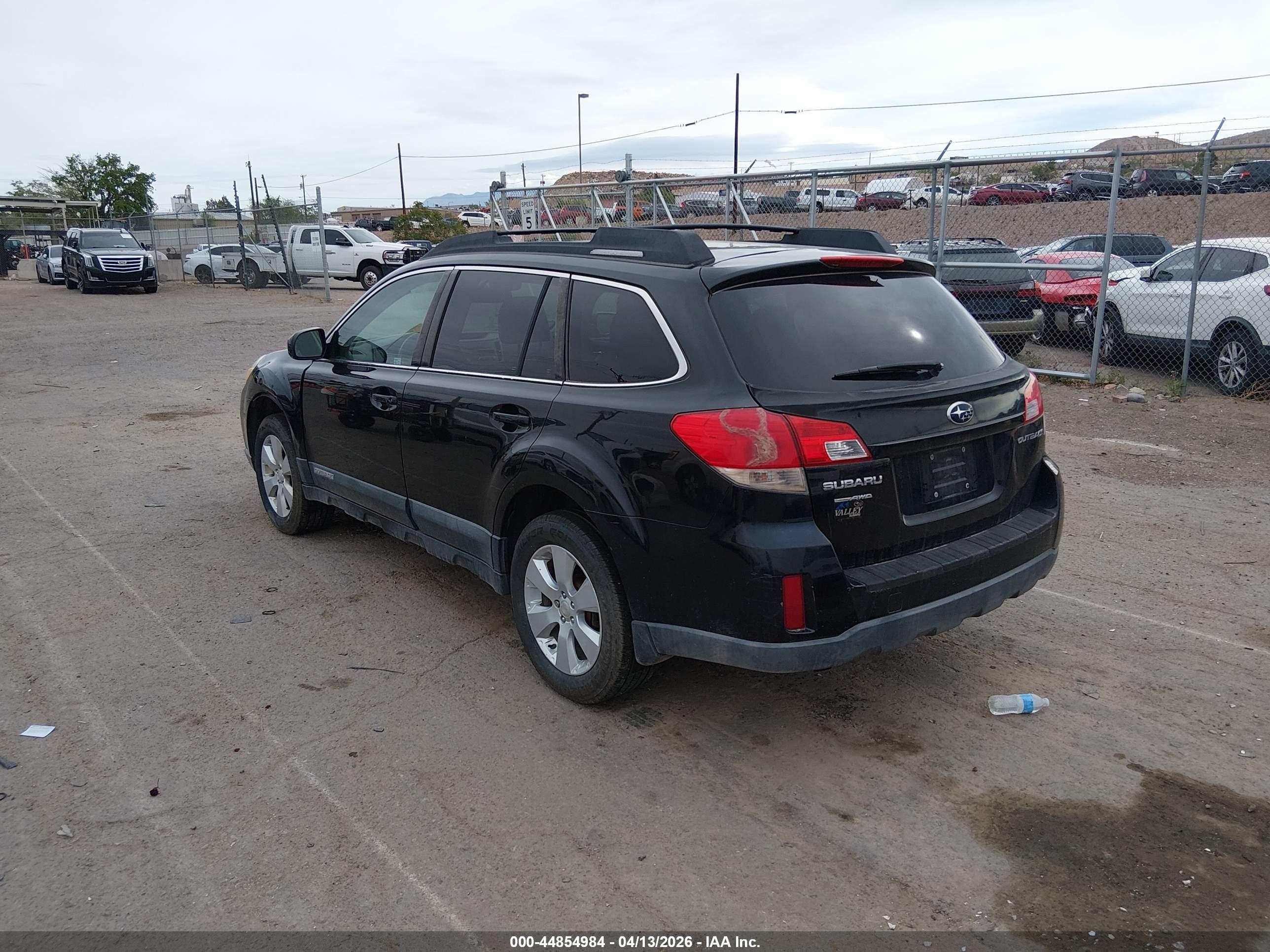 SUBARU OUTBACK image 3