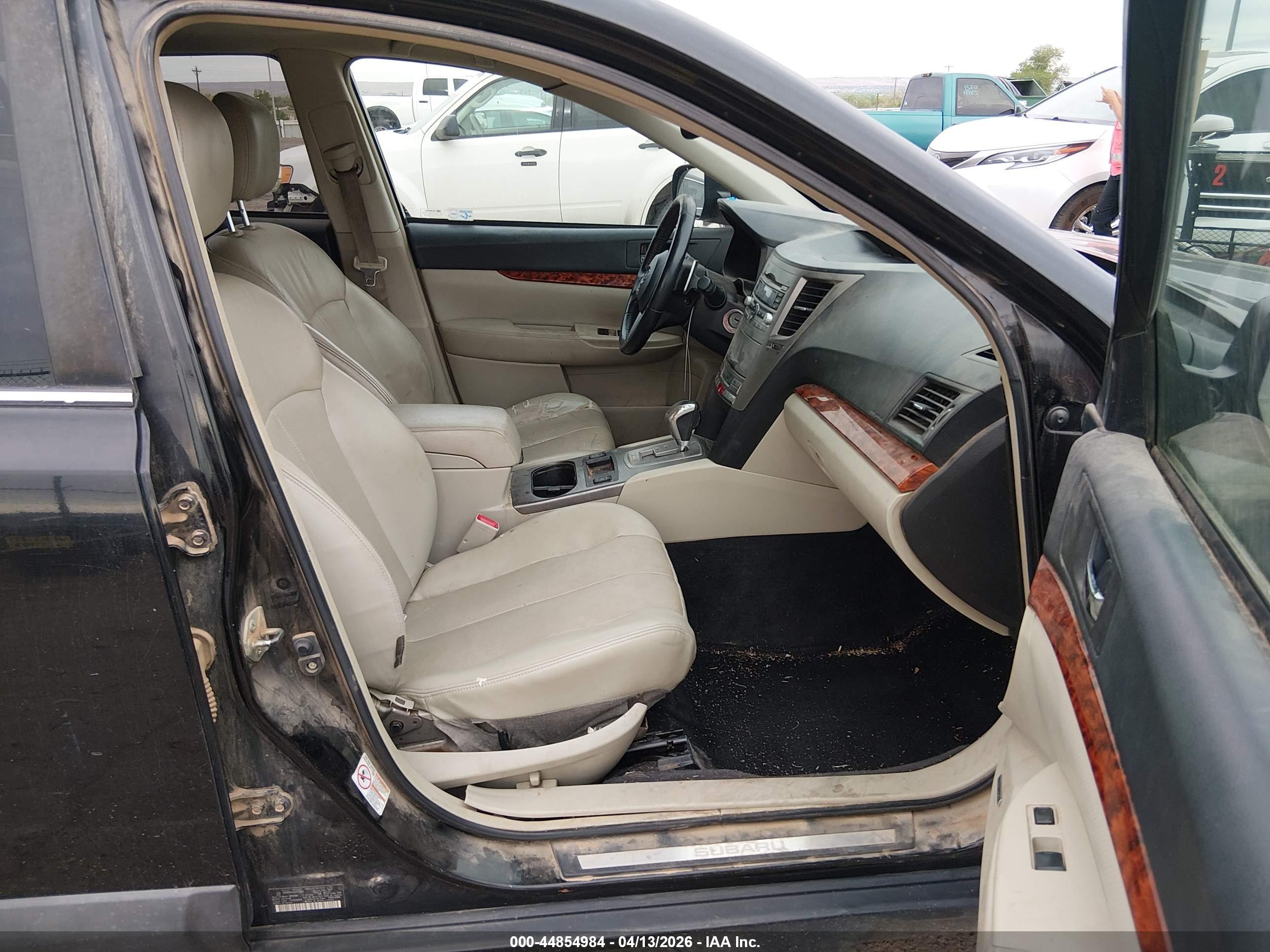 SUBARU OUTBACK image 5