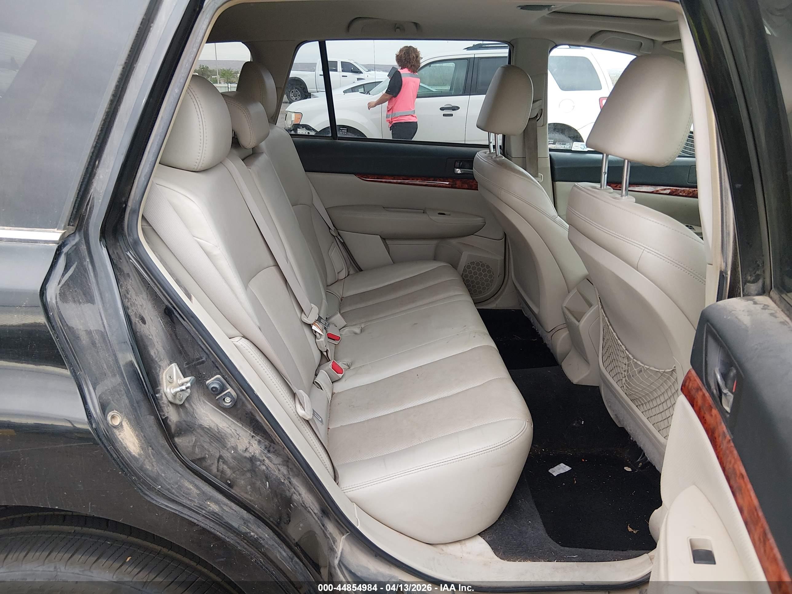 SUBARU OUTBACK image 8