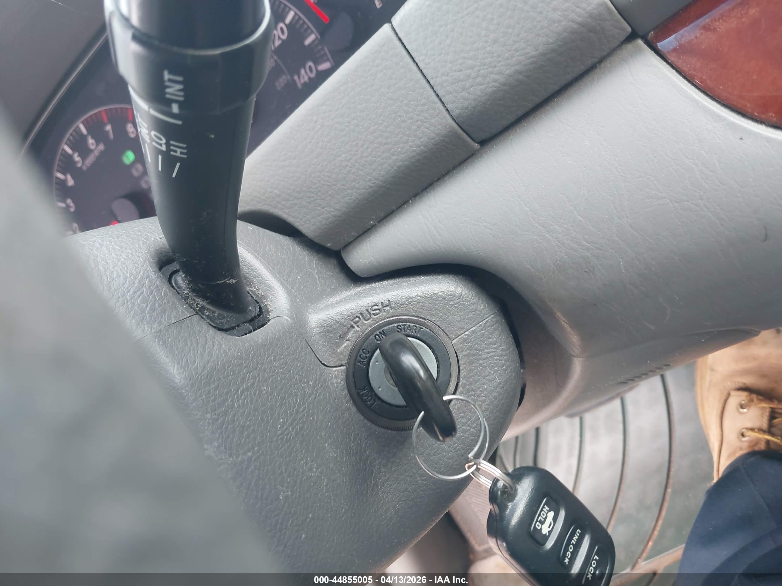 TOYOTA CAMRY image 11