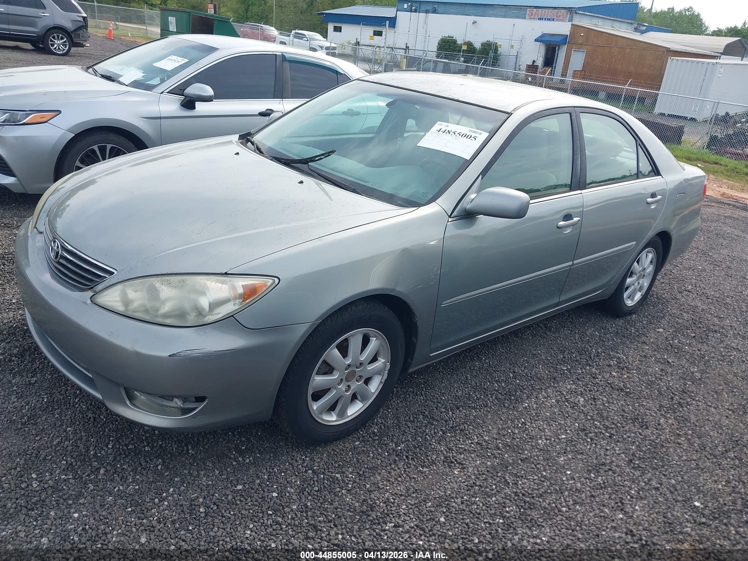 TOYOTA CAMRY image 2
