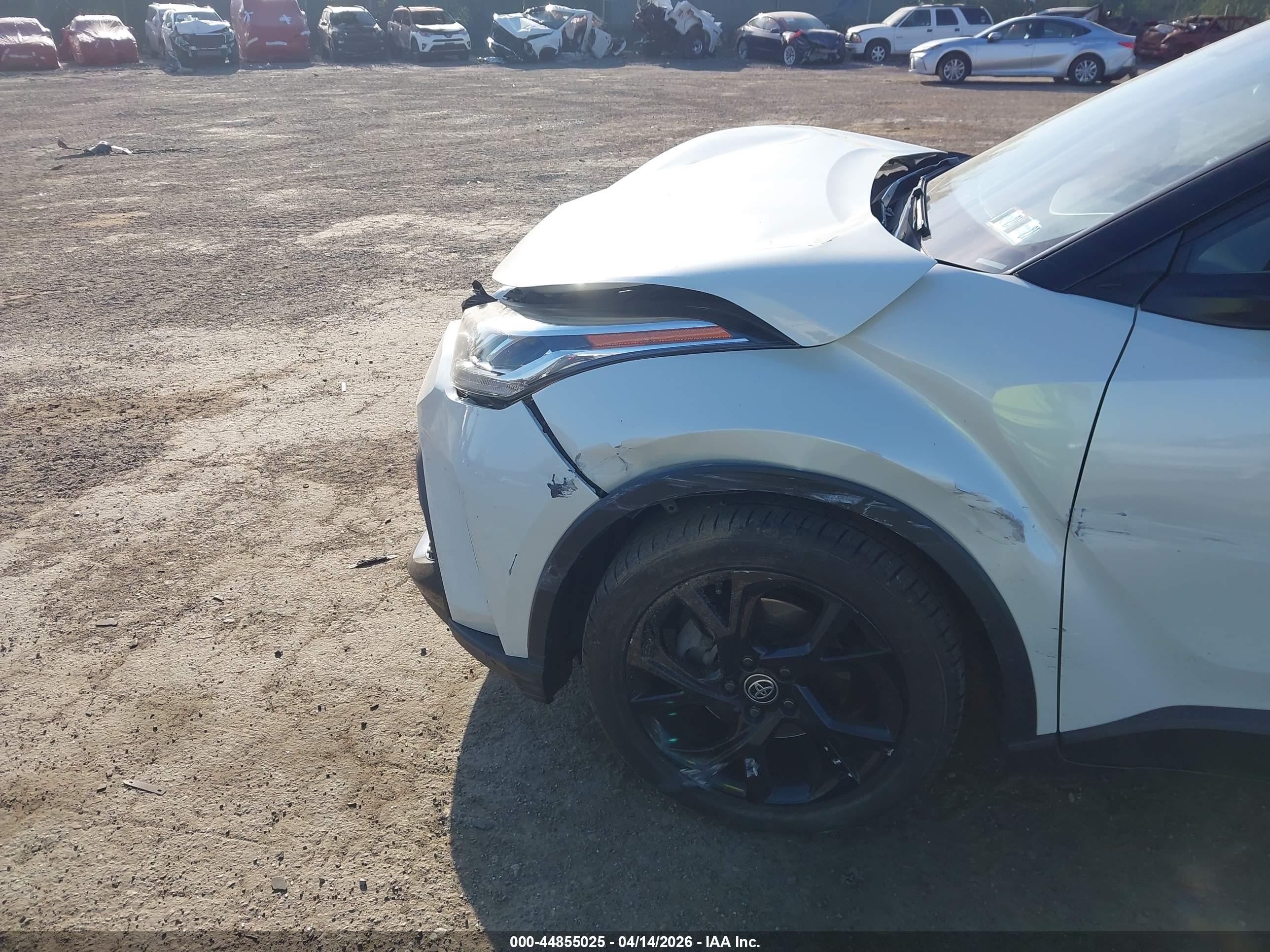 TOYOTA C-HR image 6