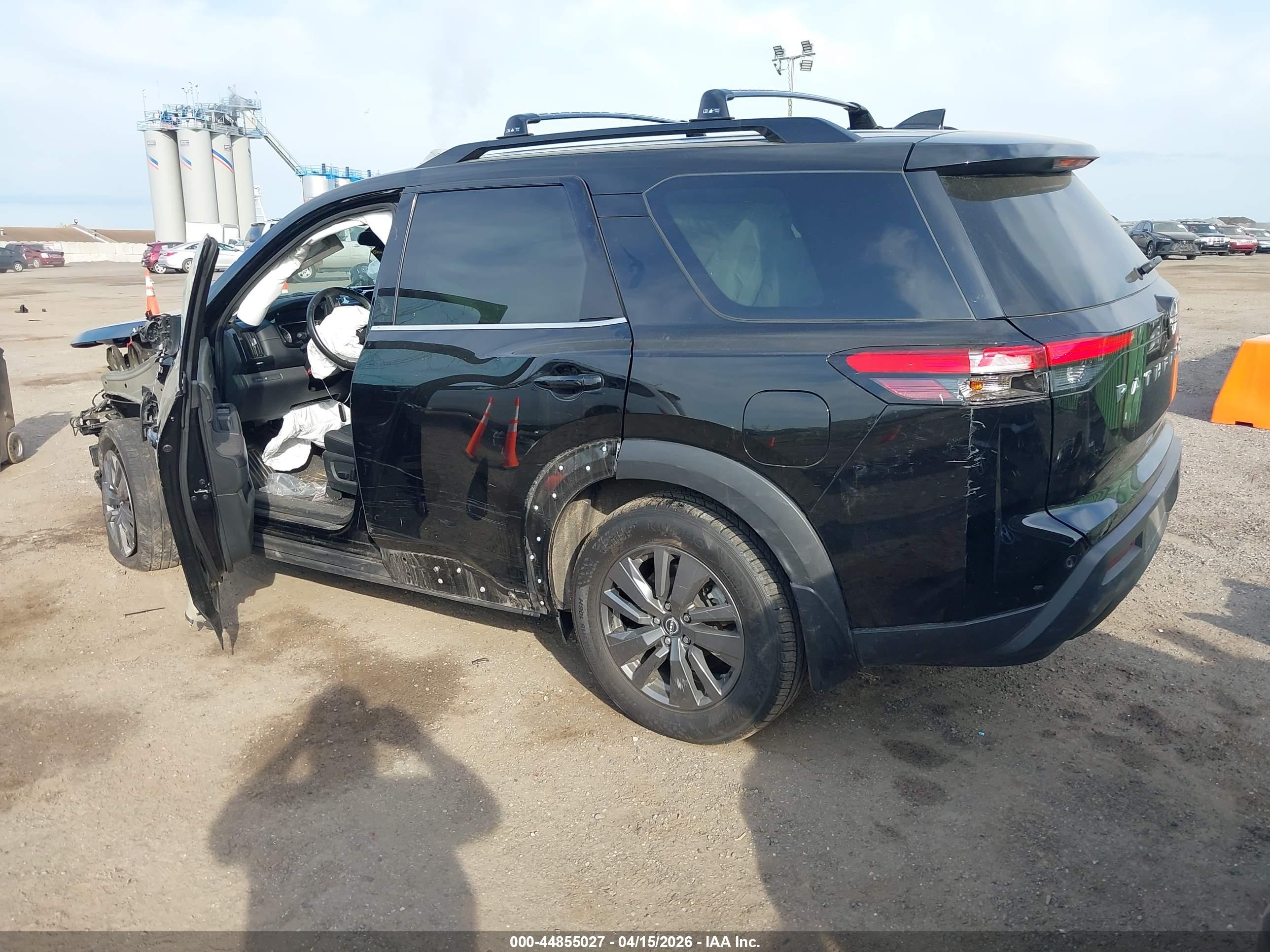NISSAN PATHFINDER image 3