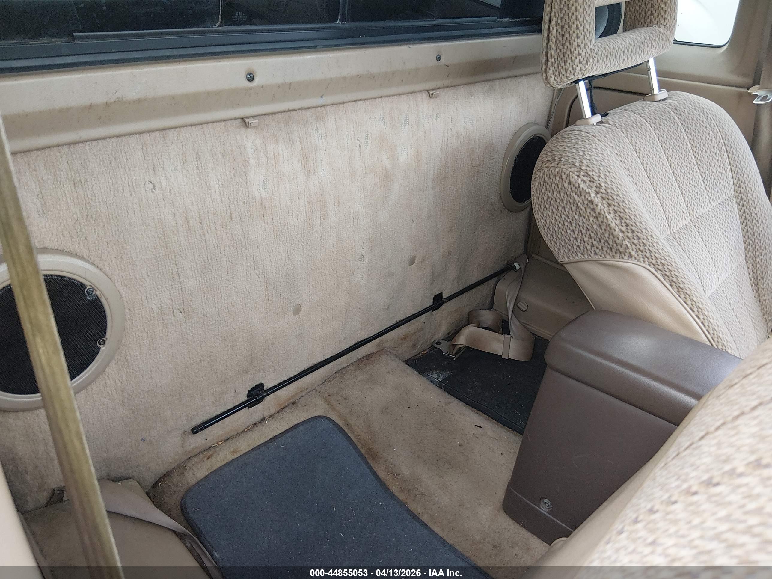 NISSAN TRUCK image 8