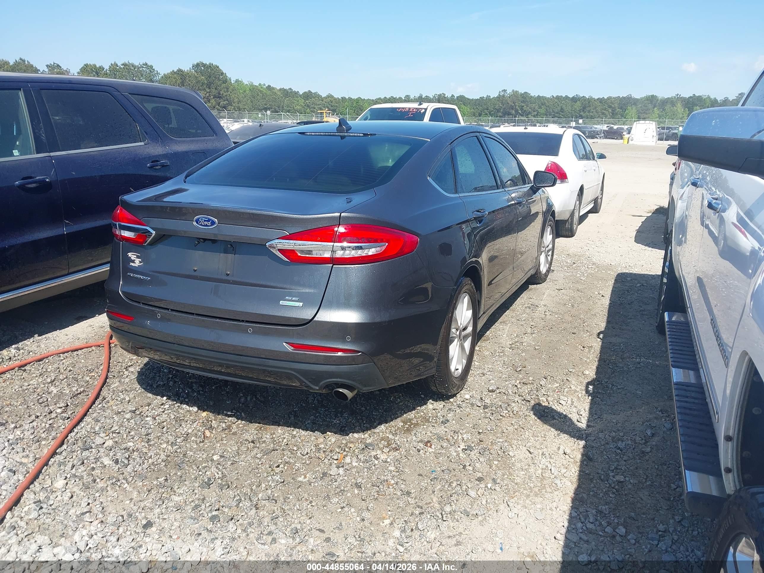 FORD FUSION image 4