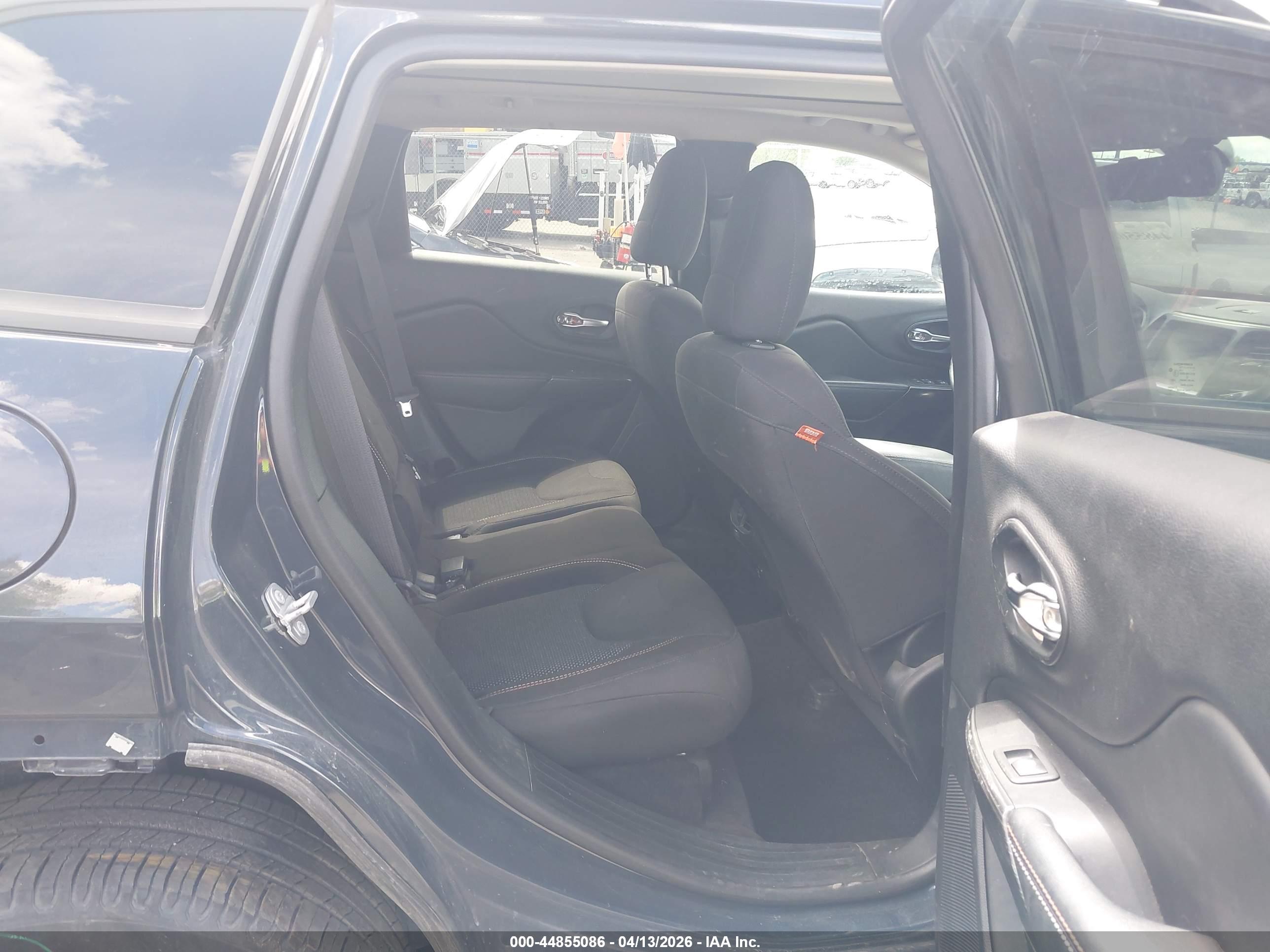 JEEP CHEROKEE image 8
