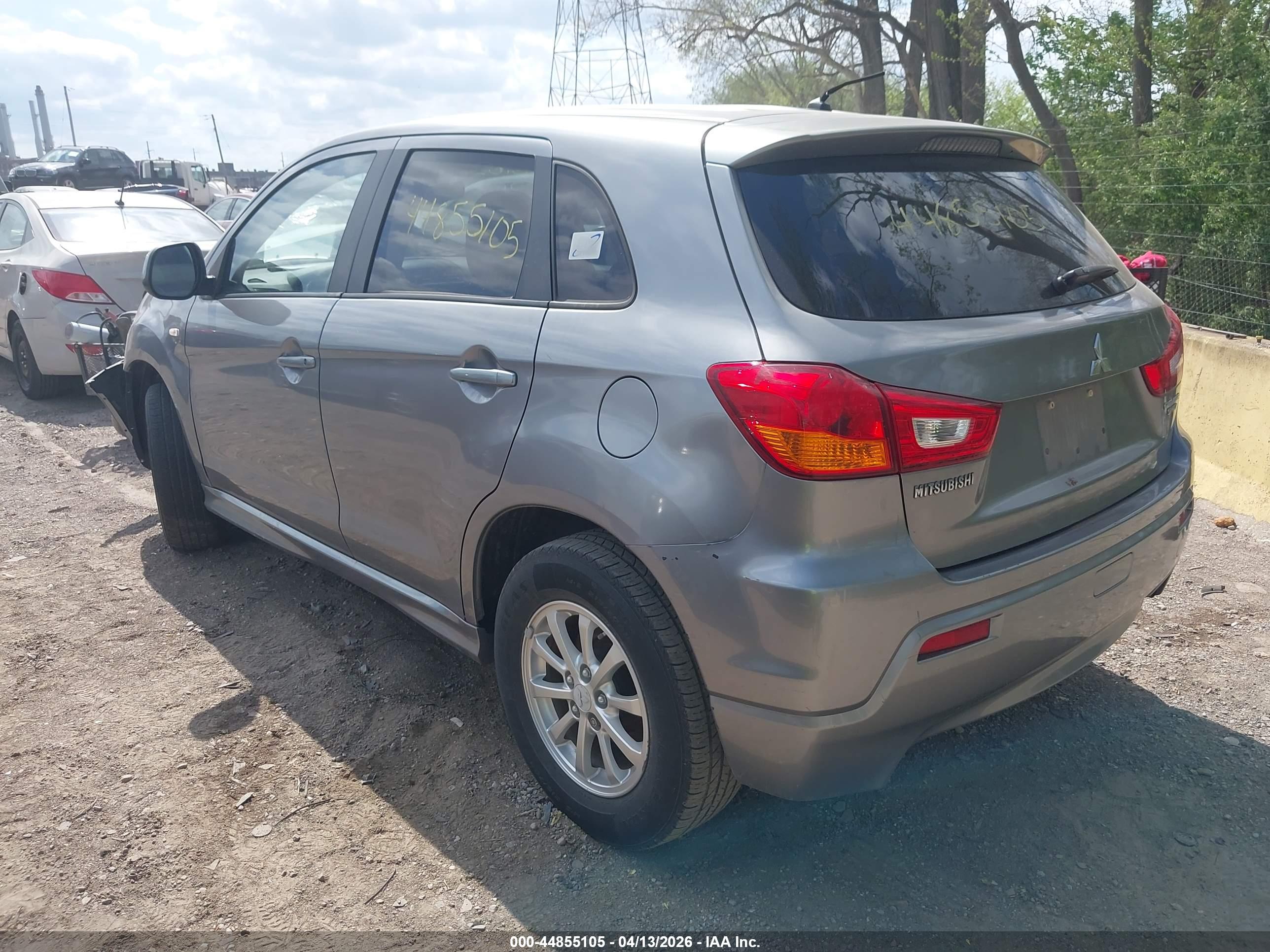 MITSUBISHI OUTLANDER image 3
