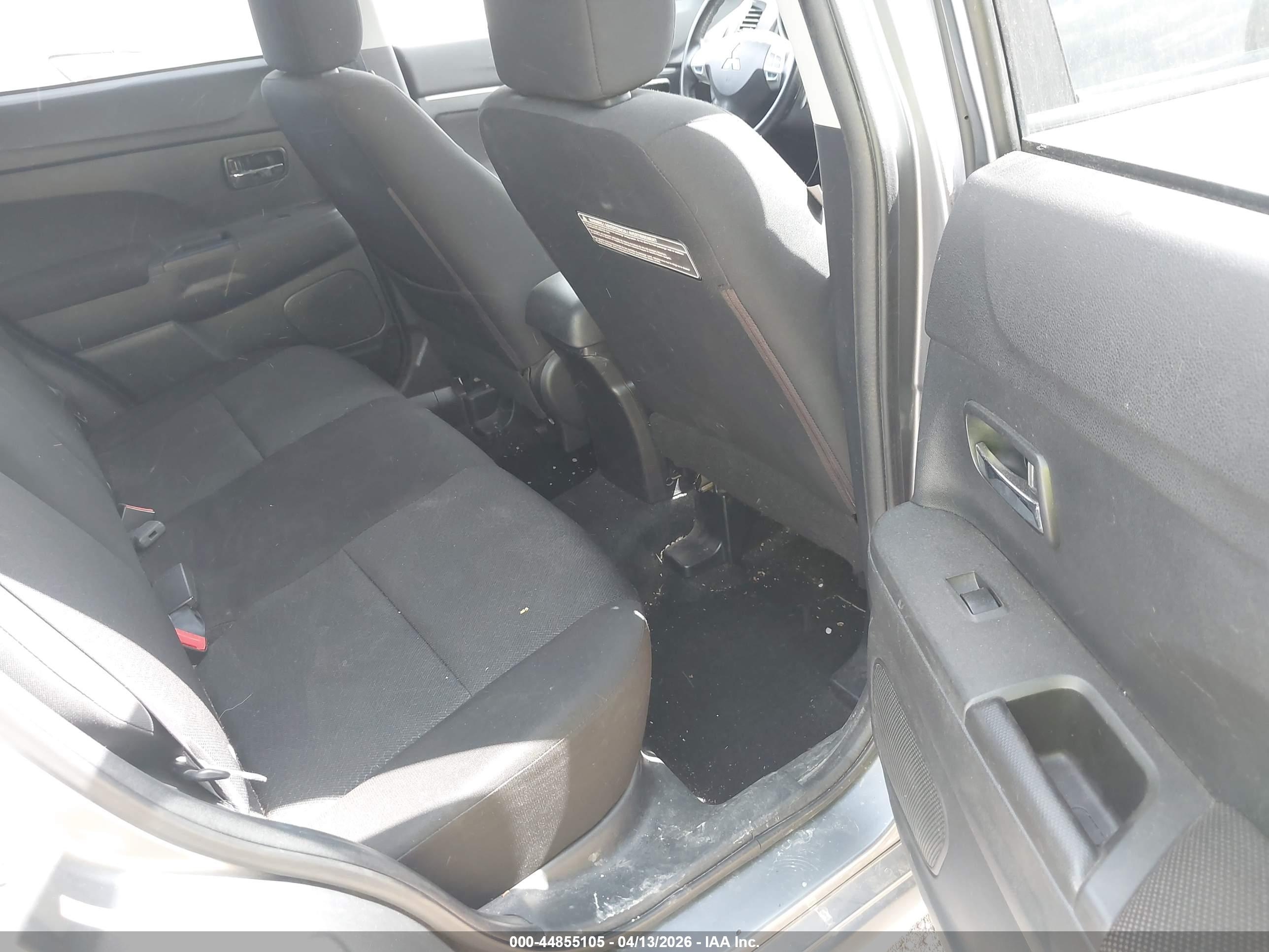 MITSUBISHI OUTLANDER image 8