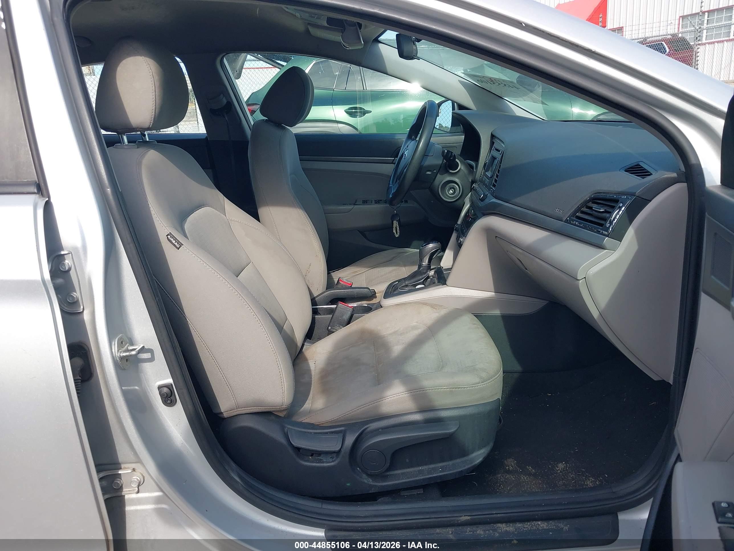 HYUNDAI ELANTRA image 5