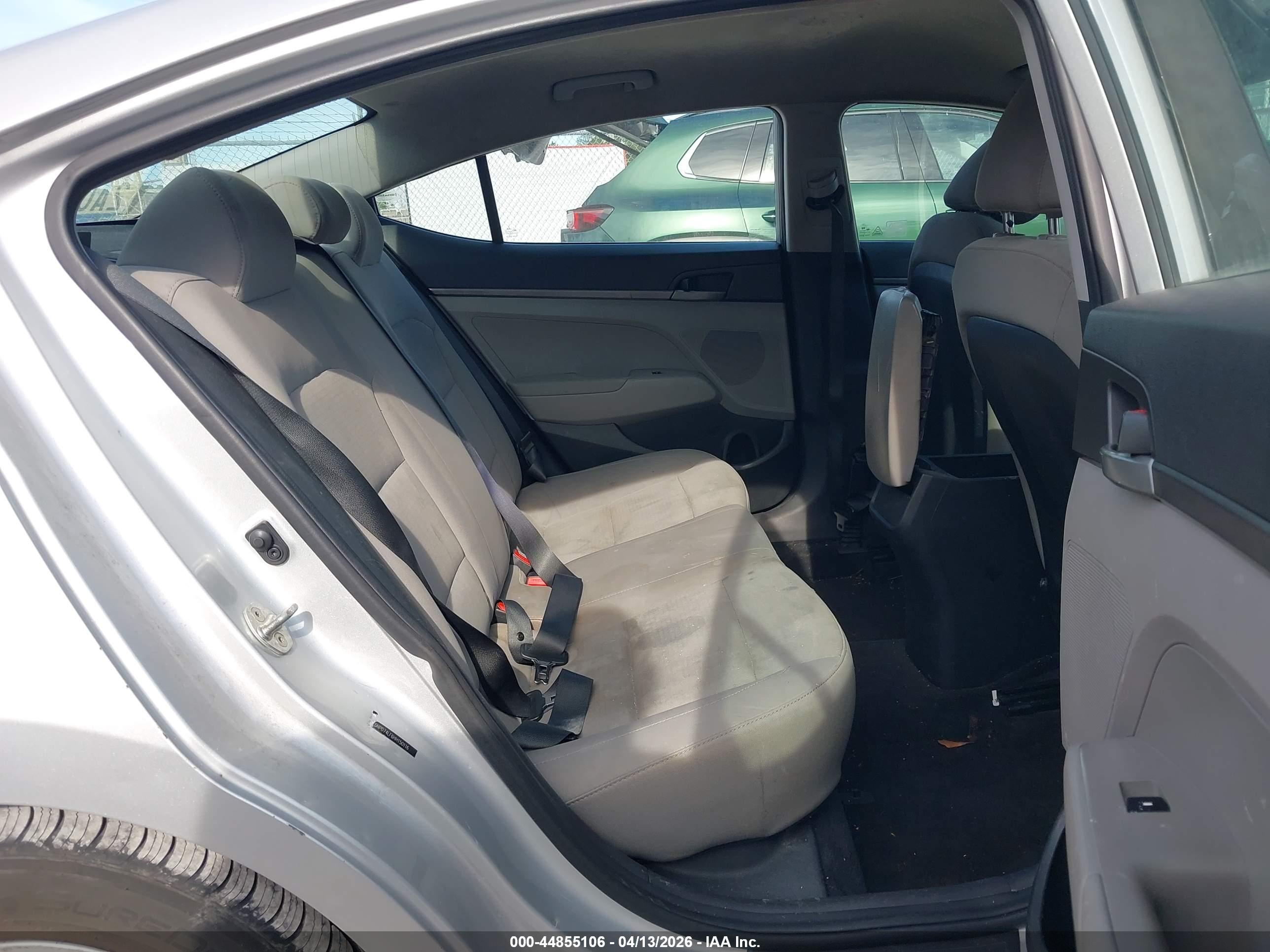 HYUNDAI ELANTRA image 8